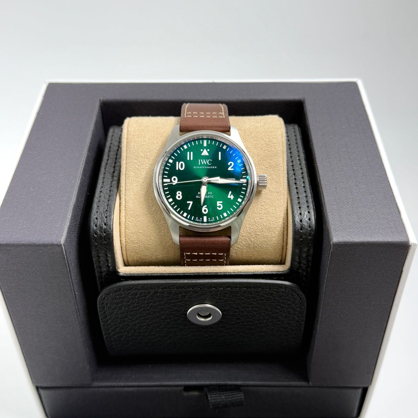 IWC Pilot Mark IW328205 (2025) - Groen wijzerplaat 40mm Staal (2/6)