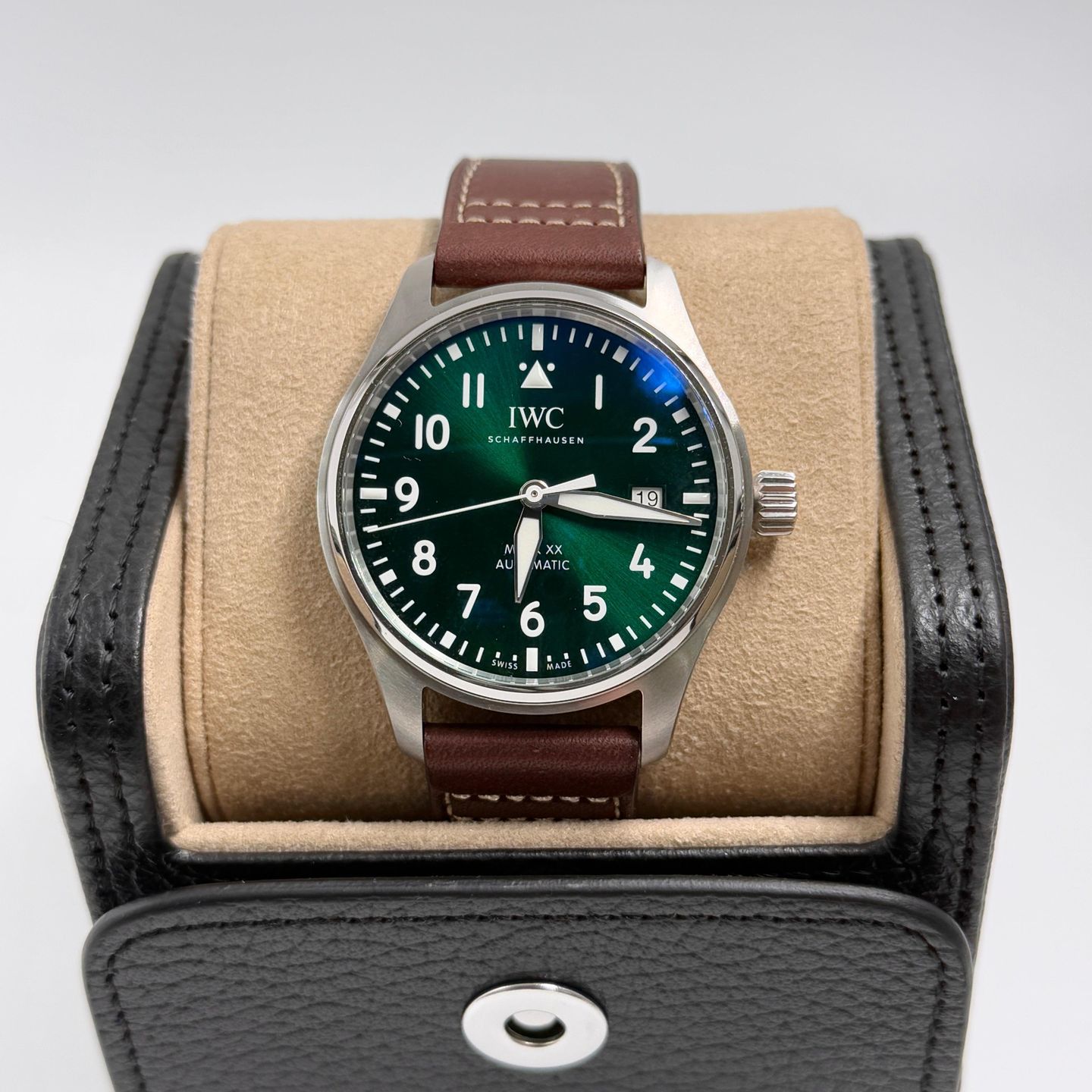 IWC Pilot Mark IW328205 (2025) - Groen wijzerplaat 40mm Staal (1/6)