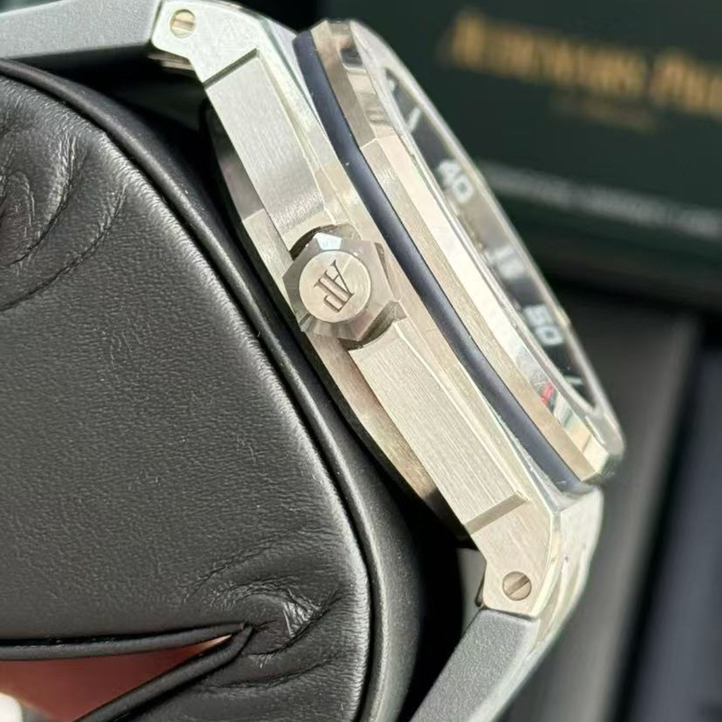 Audemars Piguet Royal Oak Offshore Diver 15720ST.OO.A009CA.01 - (2/5)