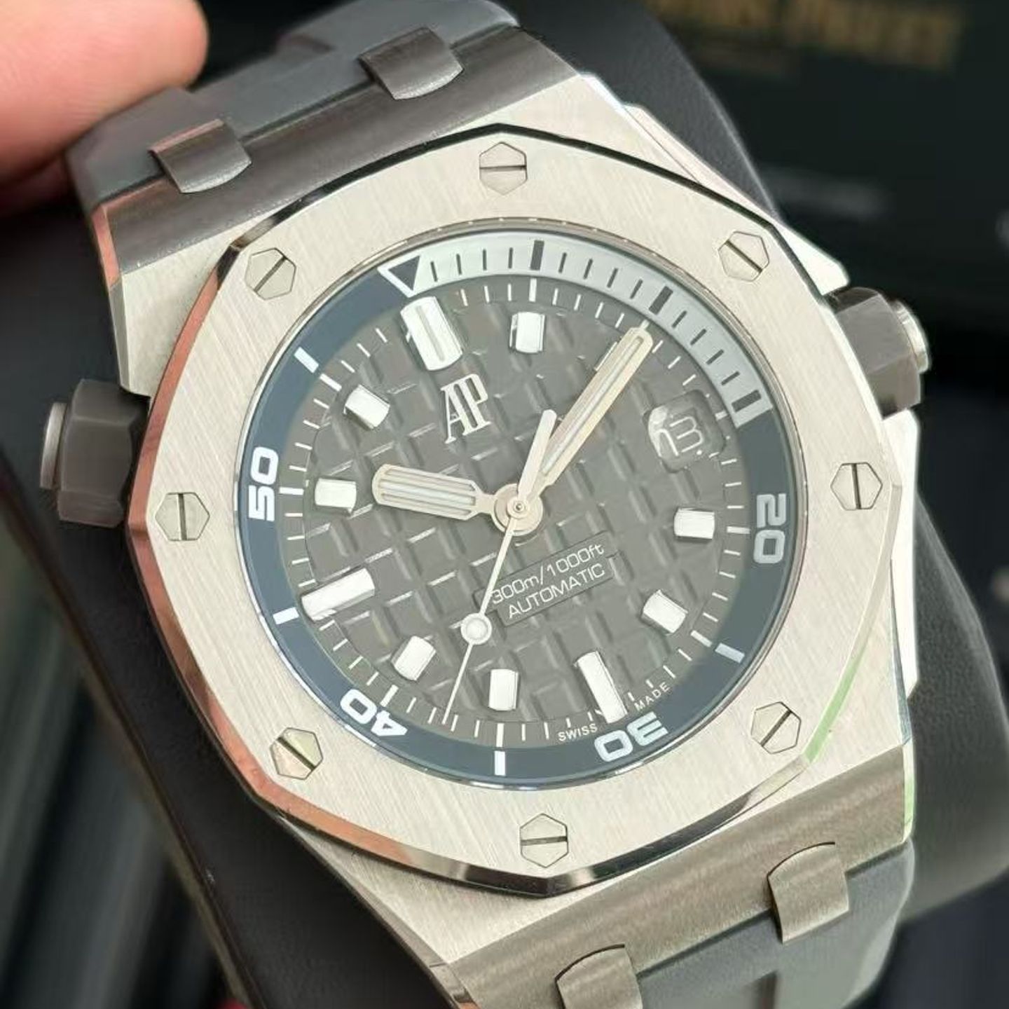 Audemars Piguet Royal Oak Offshore Diver 15720ST.OO.A009CA.01 - (4/5)