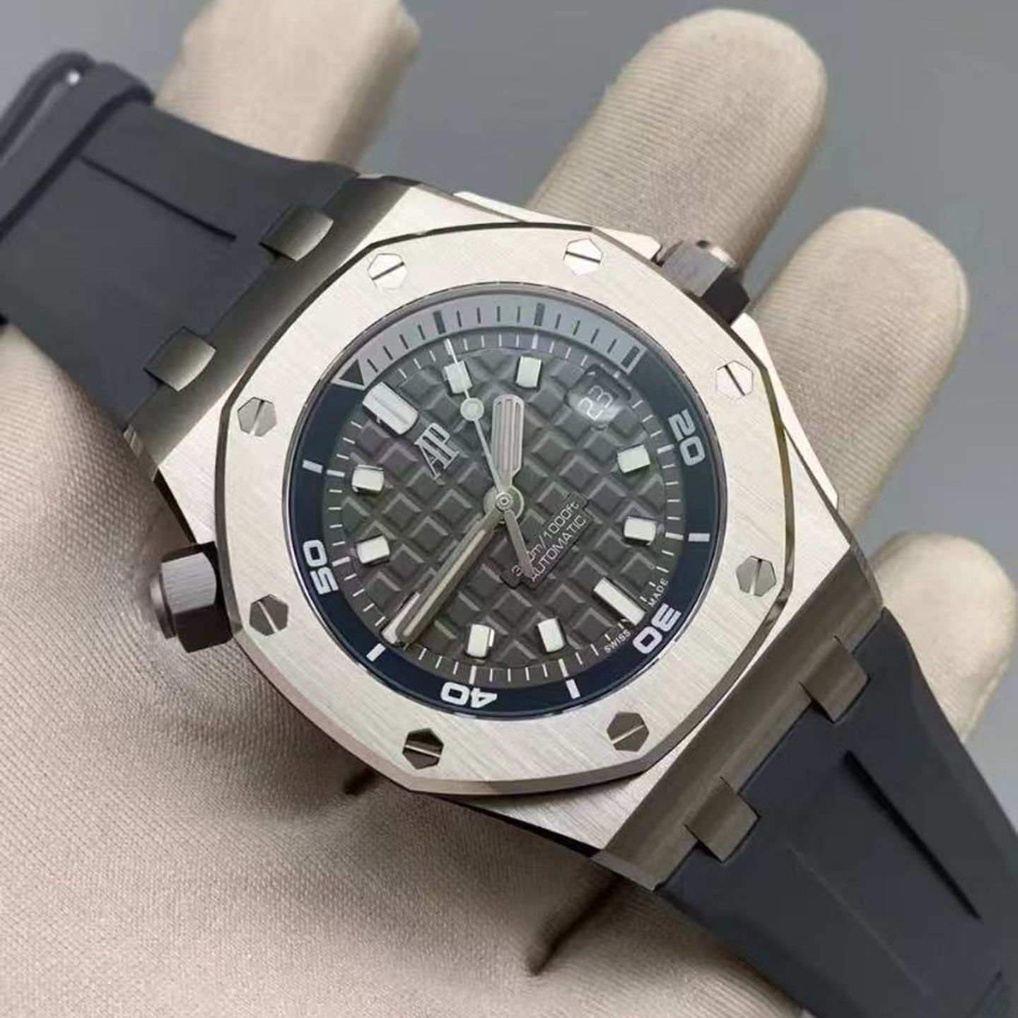 Audemars Piguet Royal Oak Offshore Diver 15720ST.OO.A009CA.01 - (1/5)