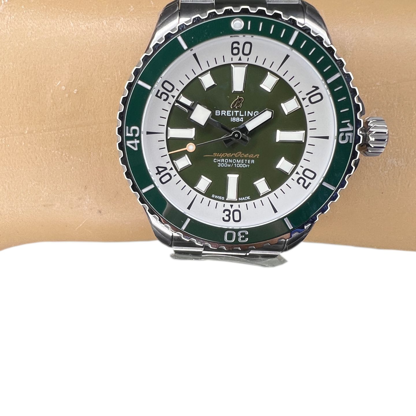 Breitling Superocean 44 A17376A31L1A1 (2024) - Green dial 44 mm Steel case (2/8)