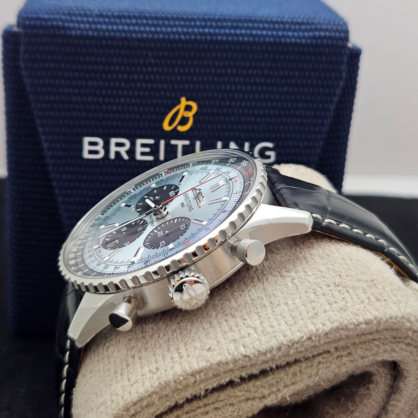 Breitling Navitimer AB0138241C1P1 (2023) - Blauw wijzerplaat 43mm Staal (5/8)