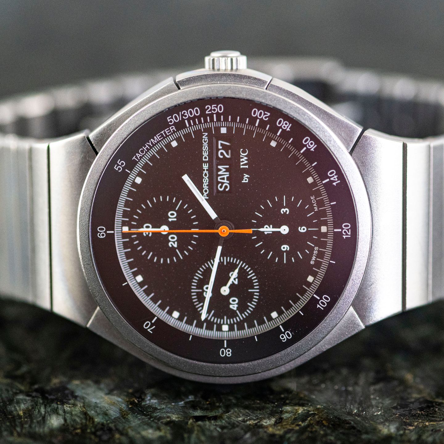 IWC Porsche Design IW3702 (Unknown (random serial)) - Black dial 42 mm Titanium case (2/8)