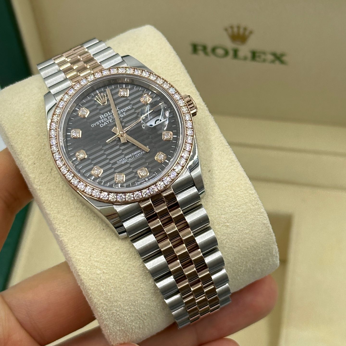 Rolex Datejust 36 126281RBR (2024) - Silver dial 36 mm Steel case (6/8)