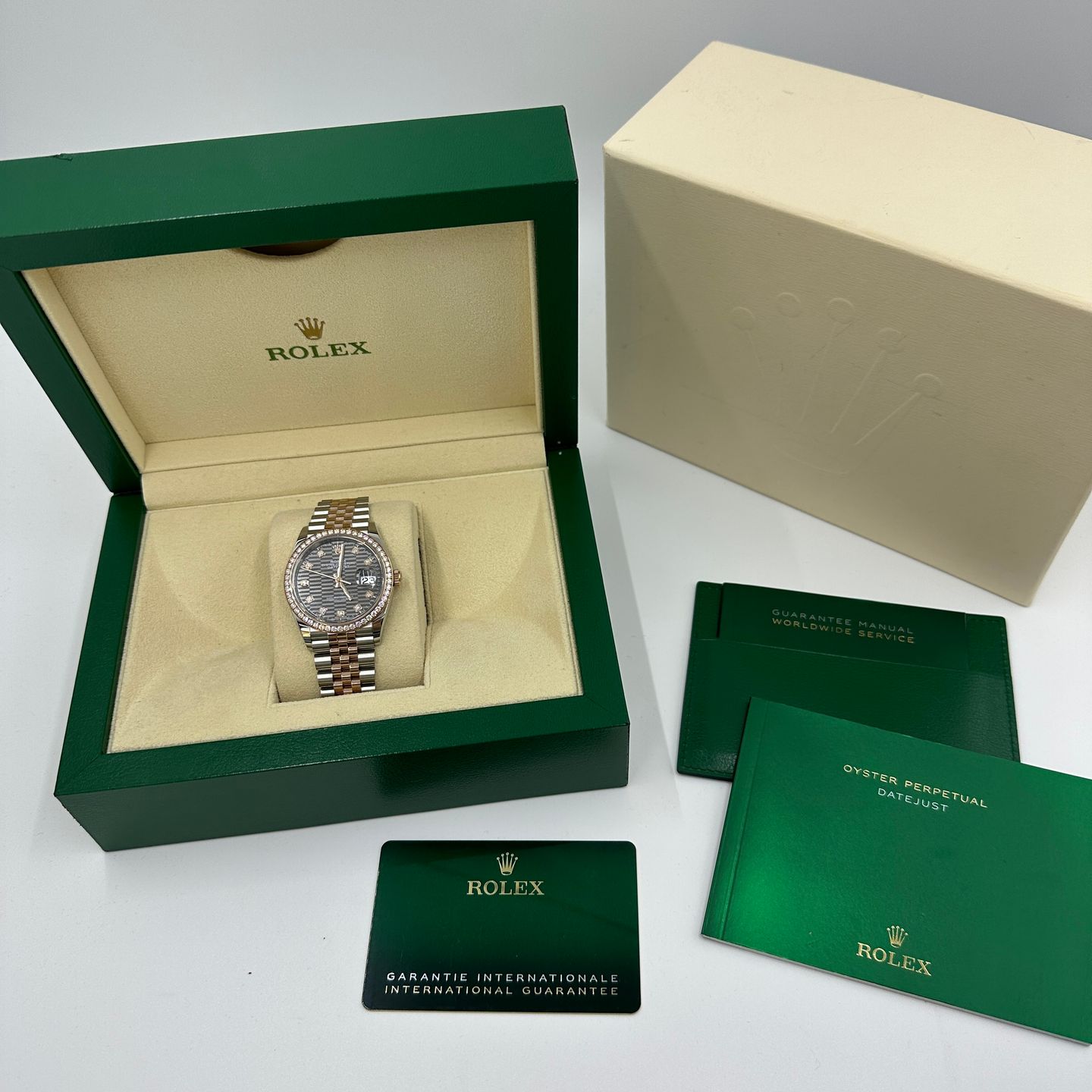 Rolex Datejust 36 126281RBR (2024) - Silver dial 36 mm Steel case (2/8)