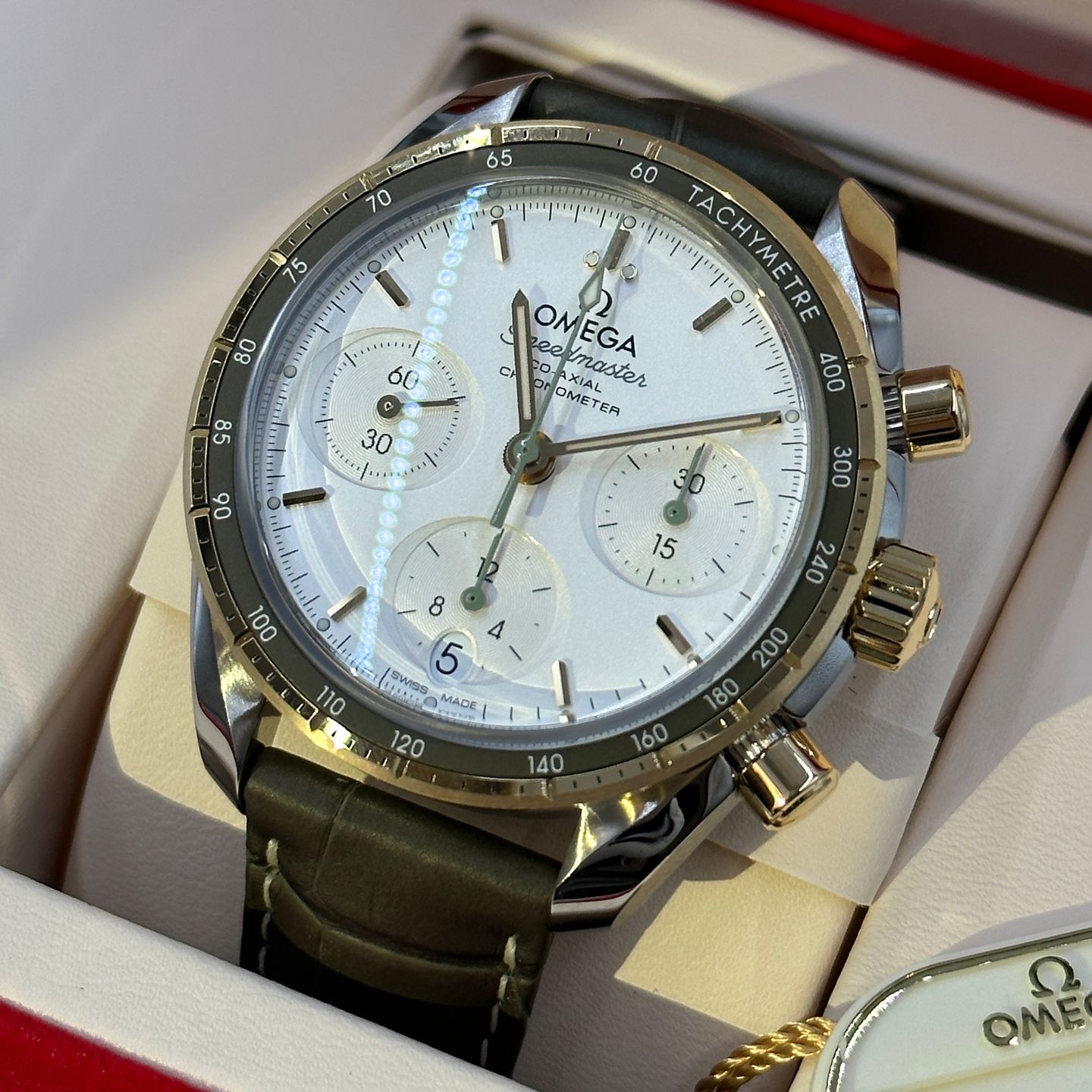 Omega Speedmaster 324.23.38.50.02.001 (2022) - Zilver wijzerplaat 38mm Goud/Staal (5/8)