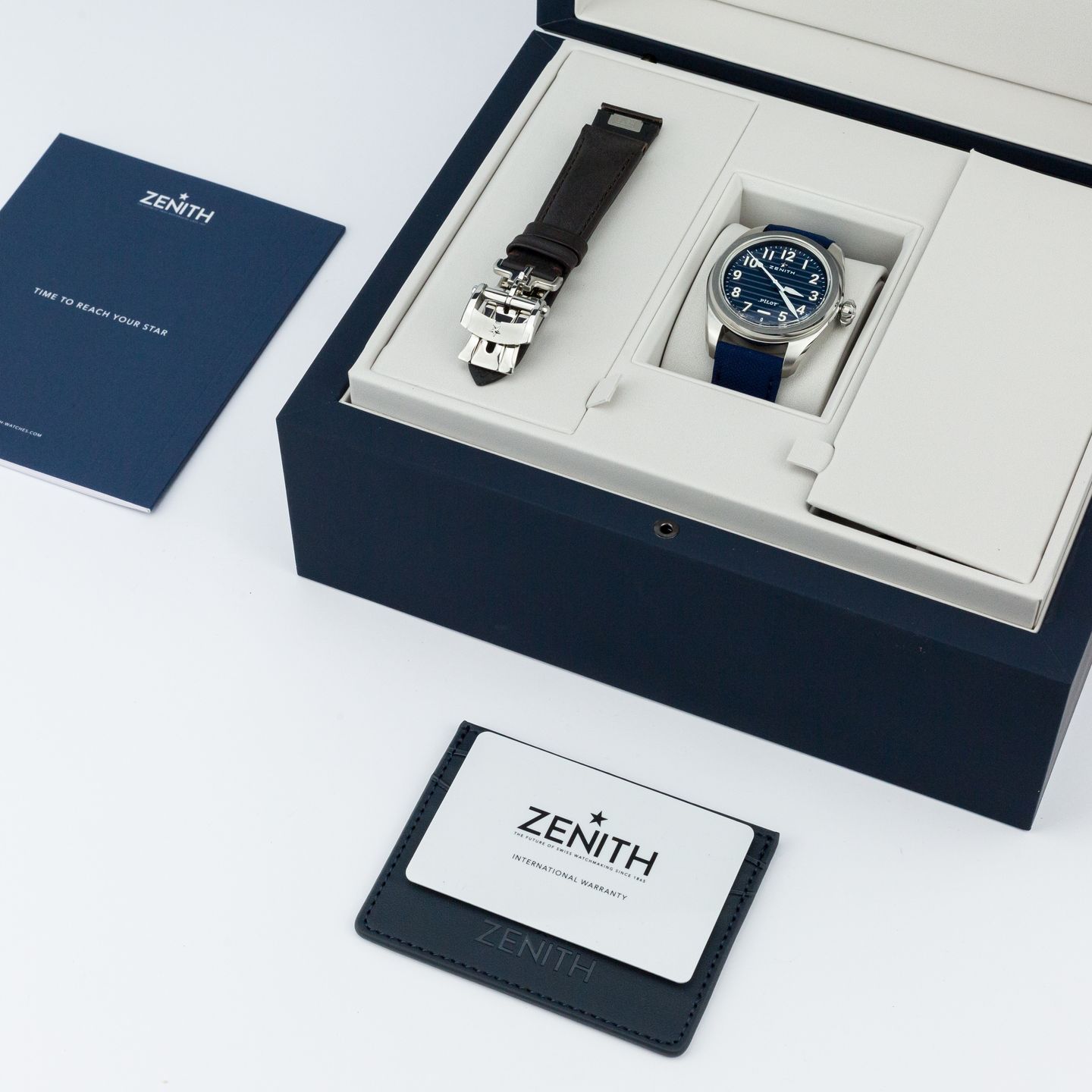 Zenith Pilot 03.4000.3620/51/I003 (2022) - Blue dial 40 mm Steel case (2/8)