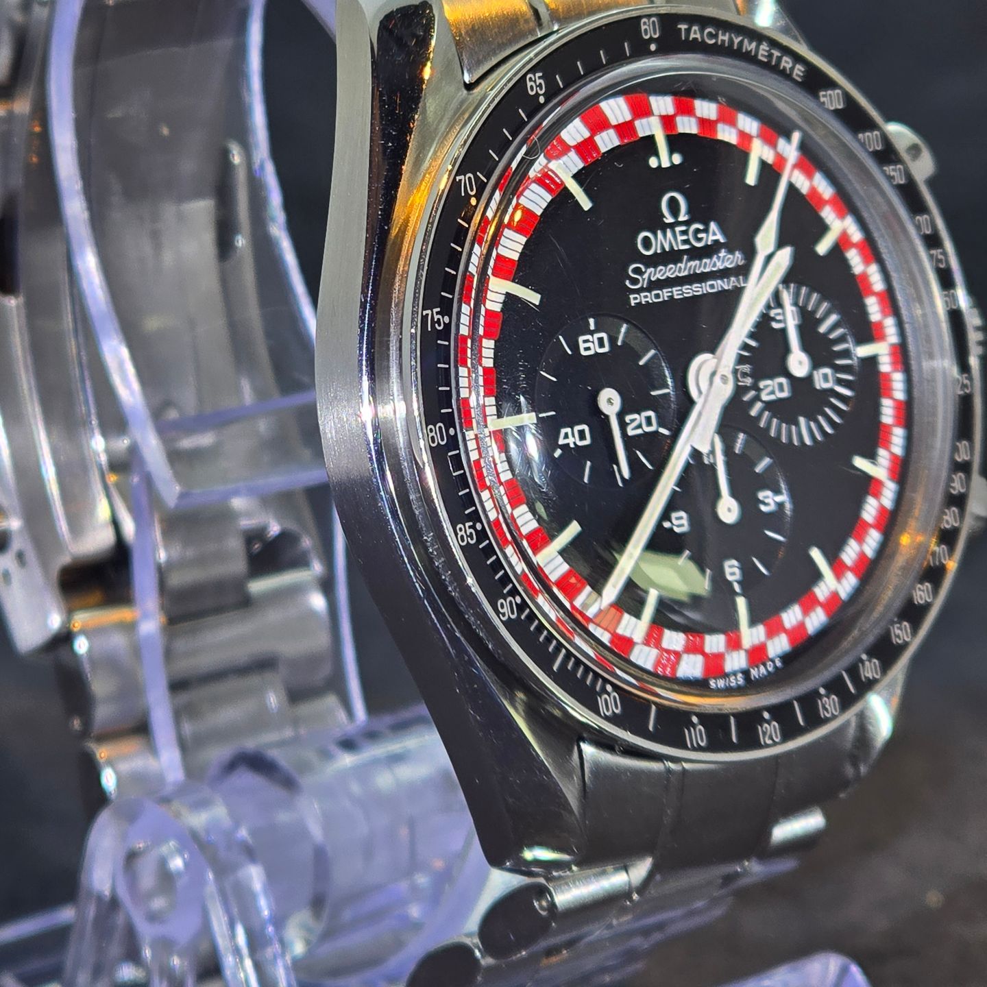 Omega Speedmaster Professional Moonwatch 311.30.42.30.01.005 (2015) - Black dial 42 mm Steel case (2/8)