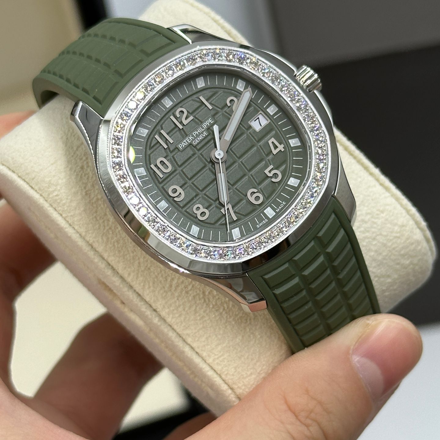 Patek Philippe Aquanaut 5267/200A-011 (2024) - Green dial 39 mm Steel case (4/8)