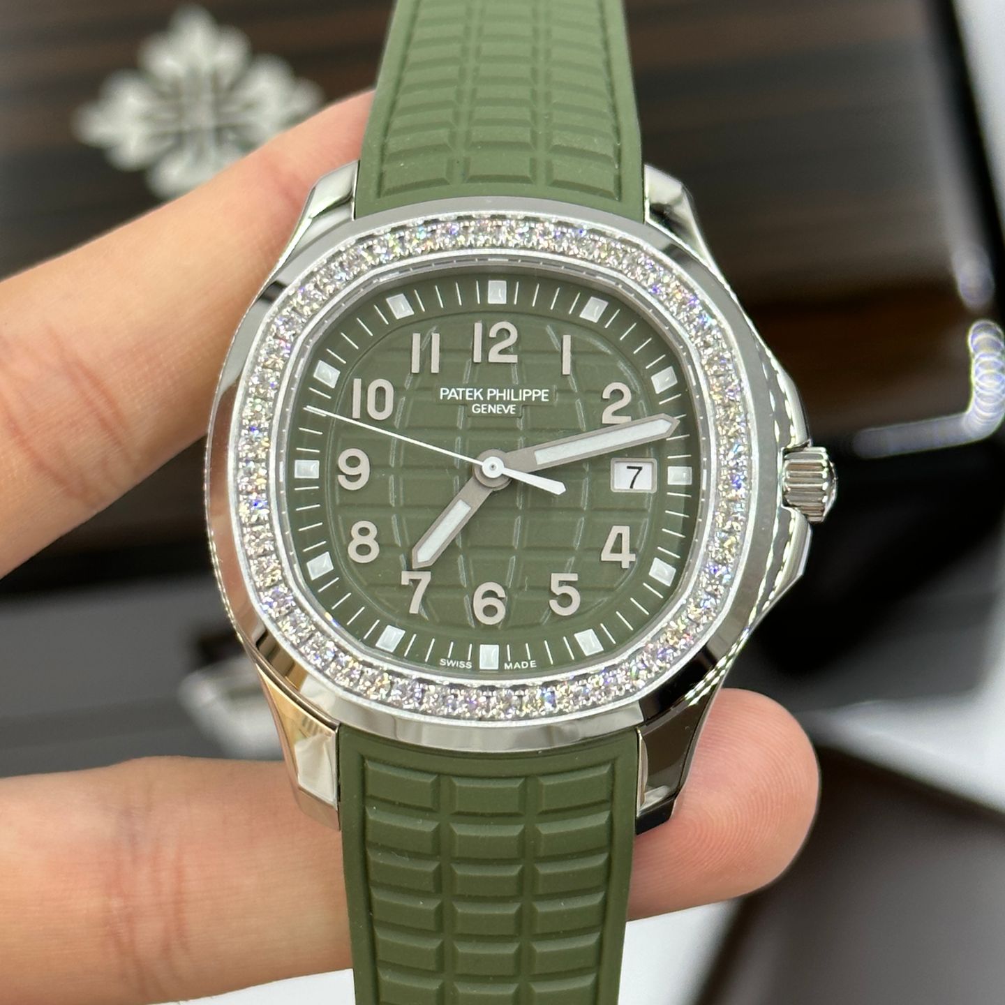 Patek Philippe Aquanaut 5267/200A-011 (2024) - Green dial 39 mm Steel case (7/8)