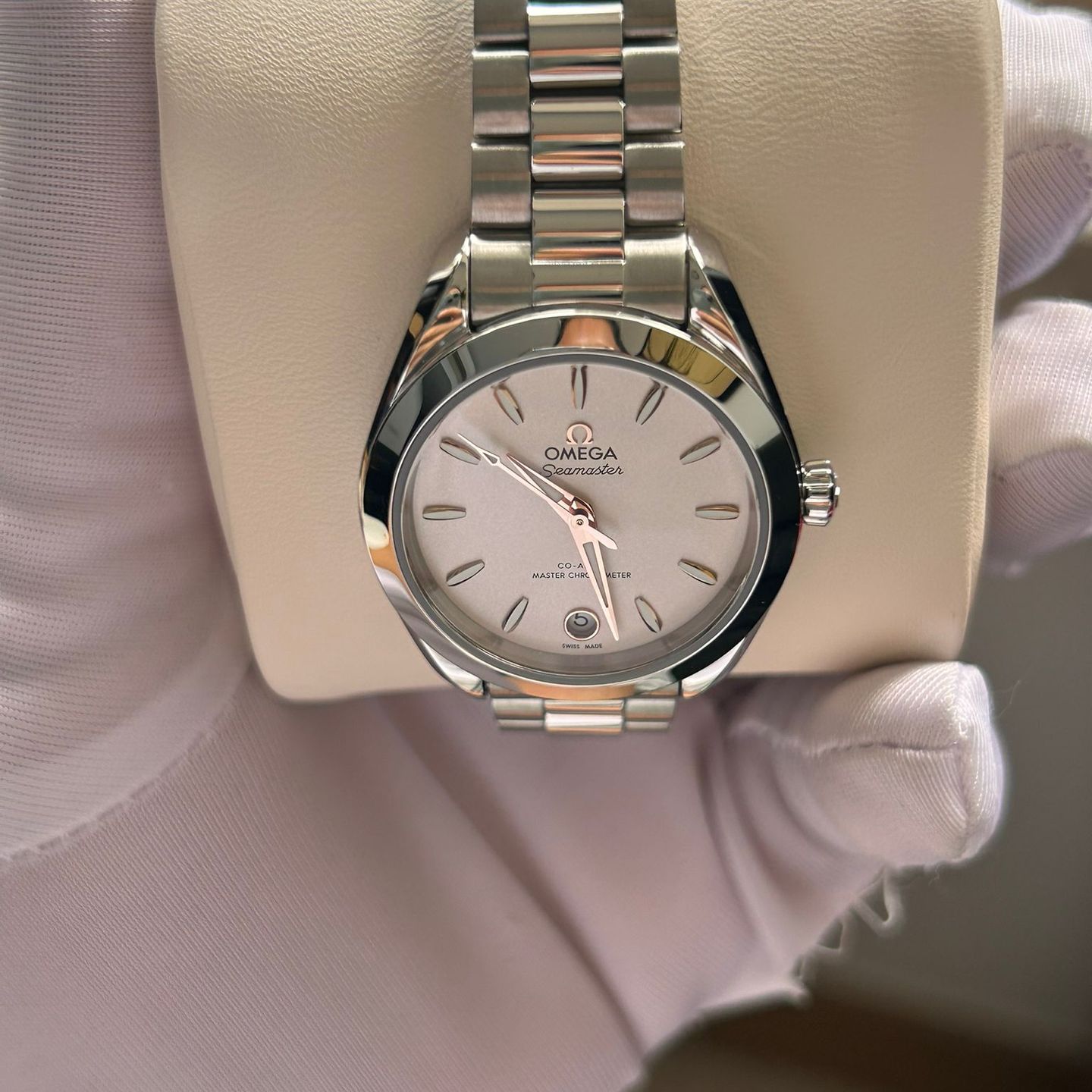 Omega Seamaster Aqua Terra 220.10.30.20.02.001 (2025) - Silver dial 30 mm Steel case (6/8)
