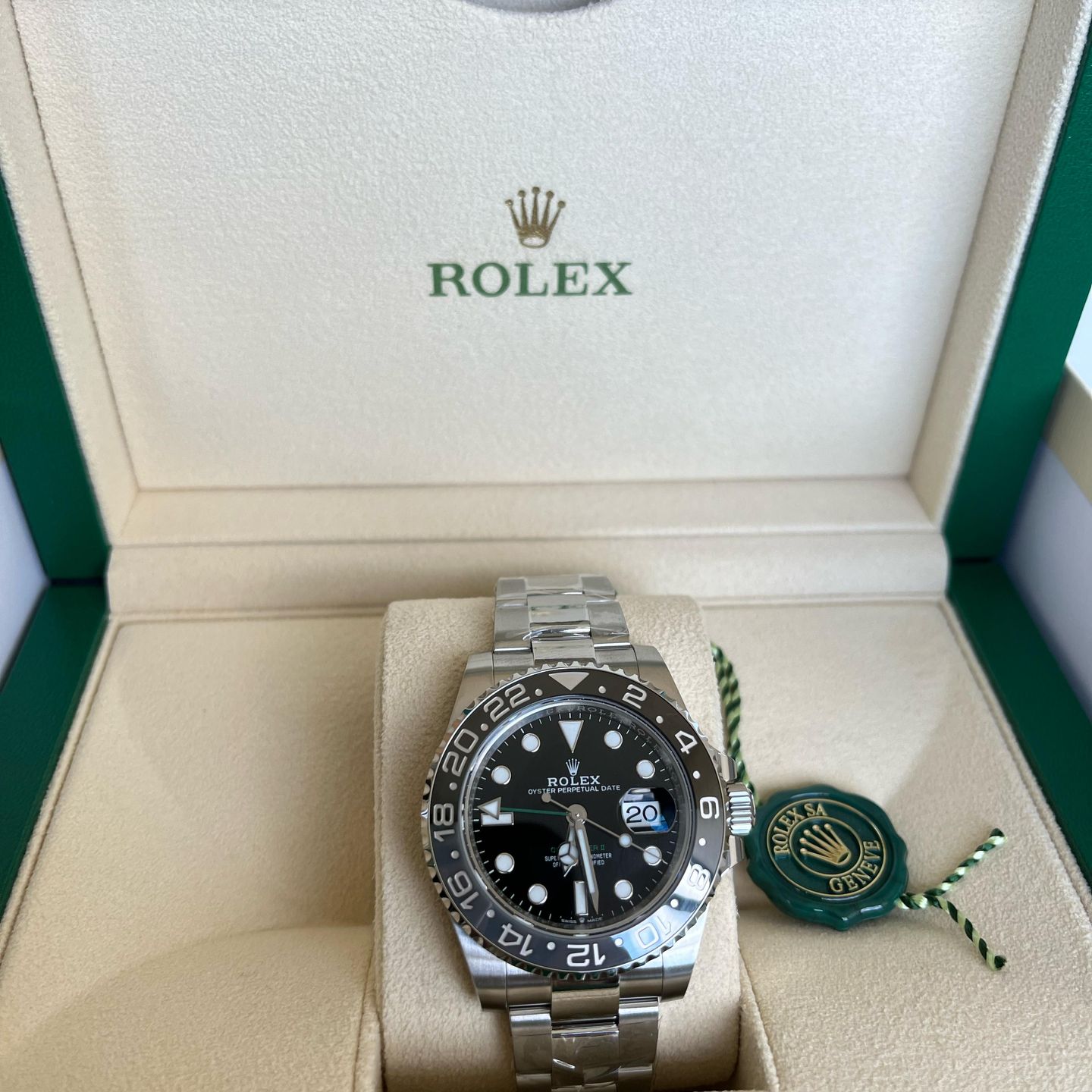Rolex GMT-Master II 126710GRNR (2025) - Black dial 40 mm Steel case (2/5)