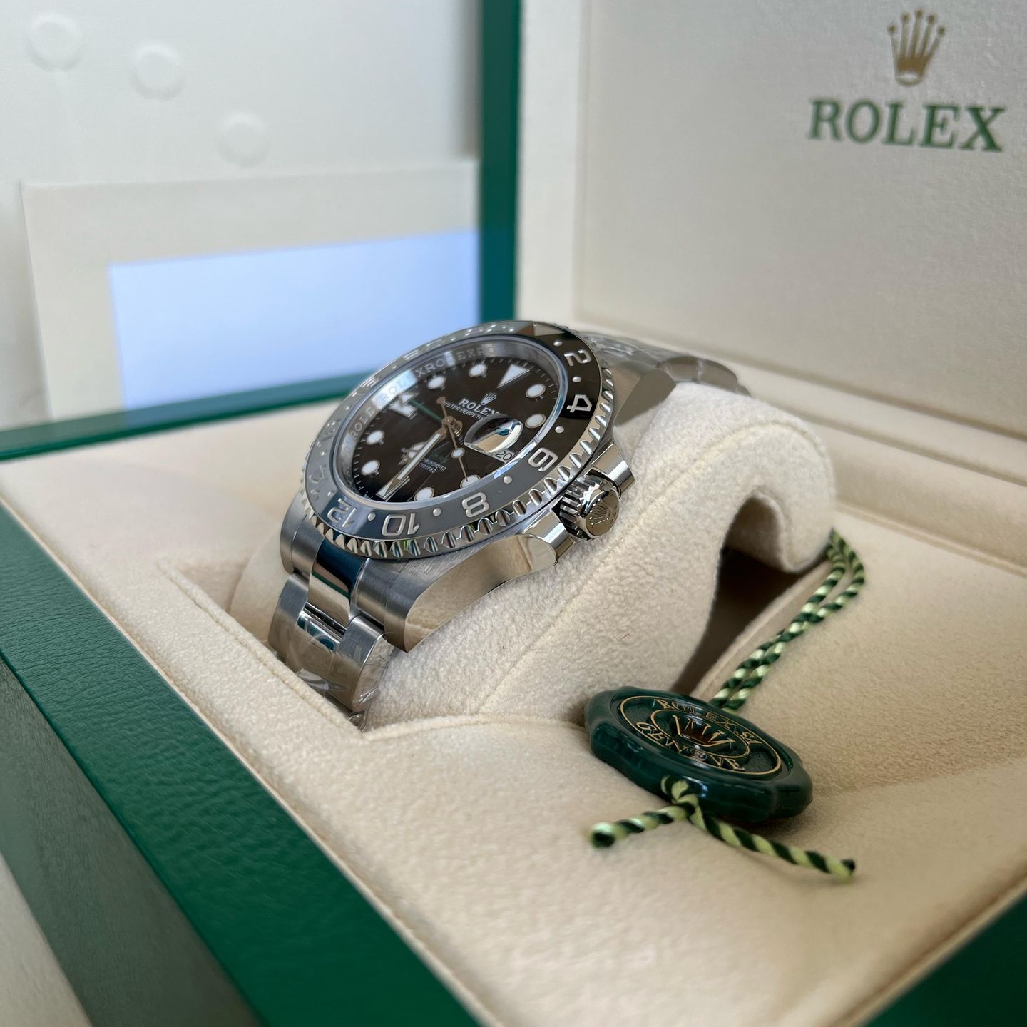 Rolex GMT-Master II 126710GRNR (2025) - Black dial 40 mm Steel case (3/5)