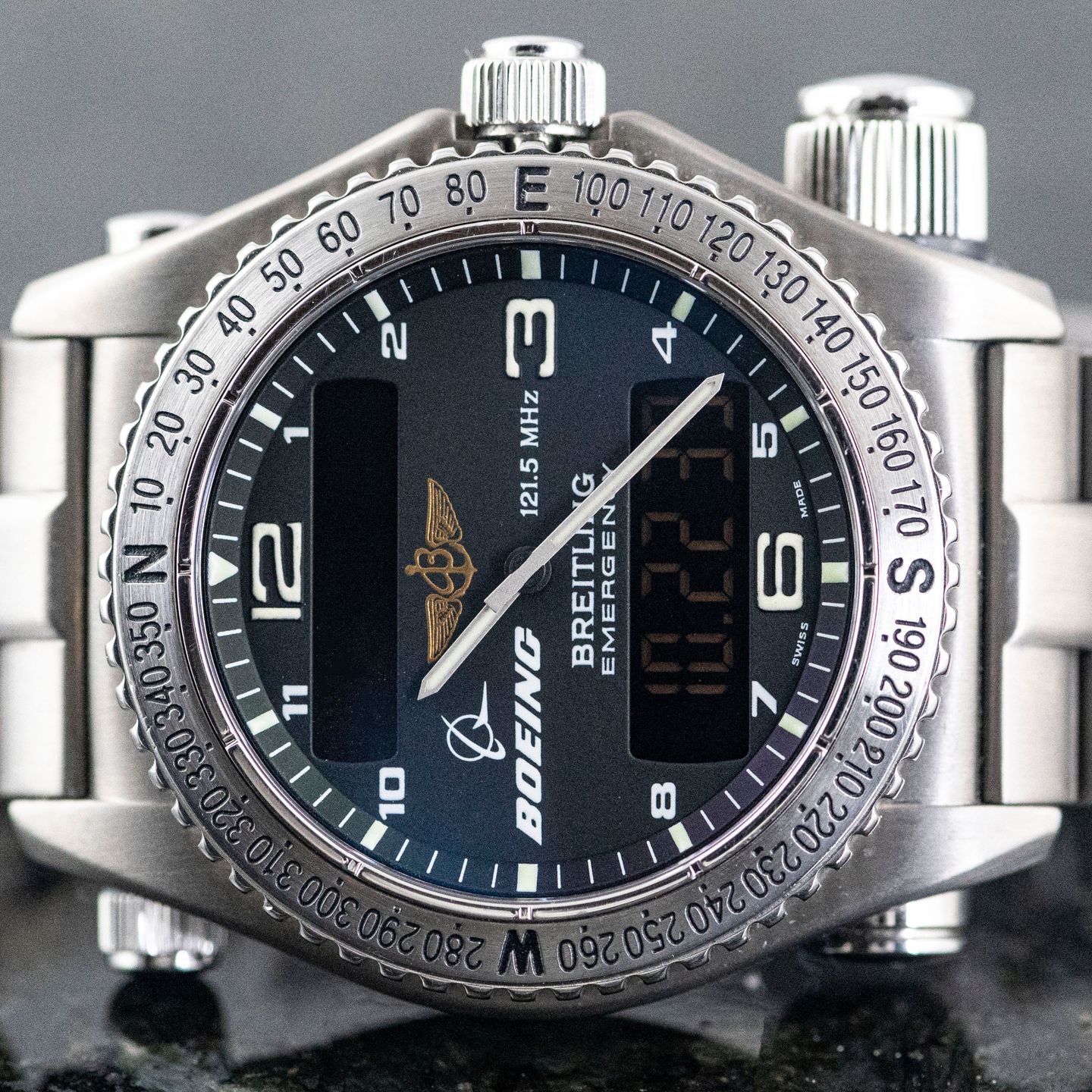 Breitling Emergency E56121.1 (Onbekend (willekeurig serienummer)) - Zwart wijzerplaat 43mm Titanium (2/8)