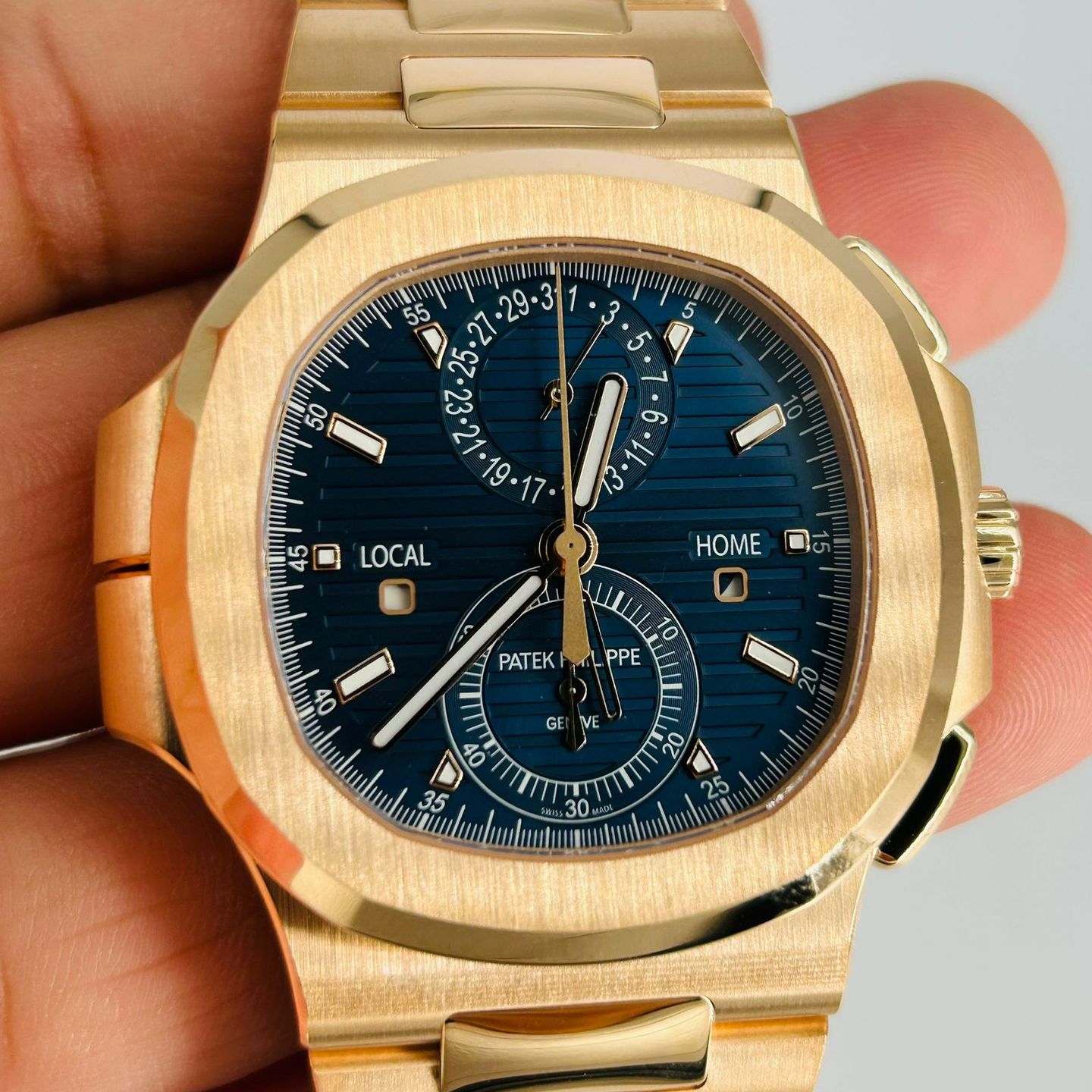 Patek Philippe Nautilus 5990/1R-001 (2024) - Blue dial 40 mm Rose Gold case (1/8)