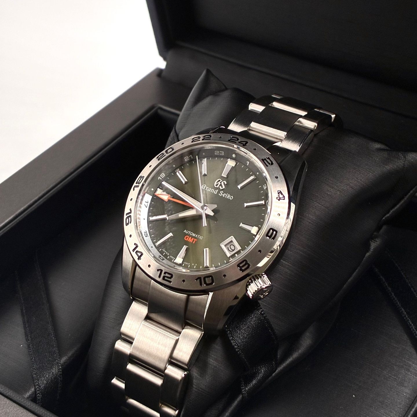 Grand Seiko Sport Collection SBGM247G (2025) - Groen wijzerplaat 41mm Staal (4/7)