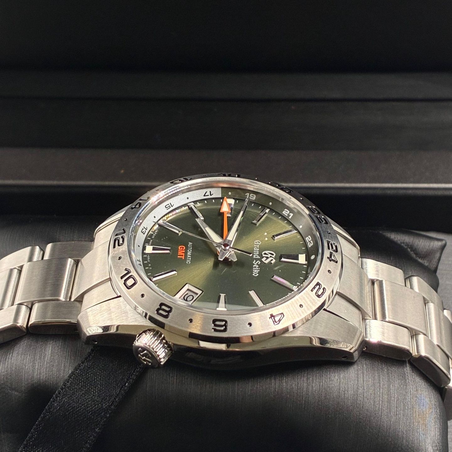 Grand Seiko Sport Collection SBGM247G (2025) - Groen wijzerplaat 41mm Staal (3/7)