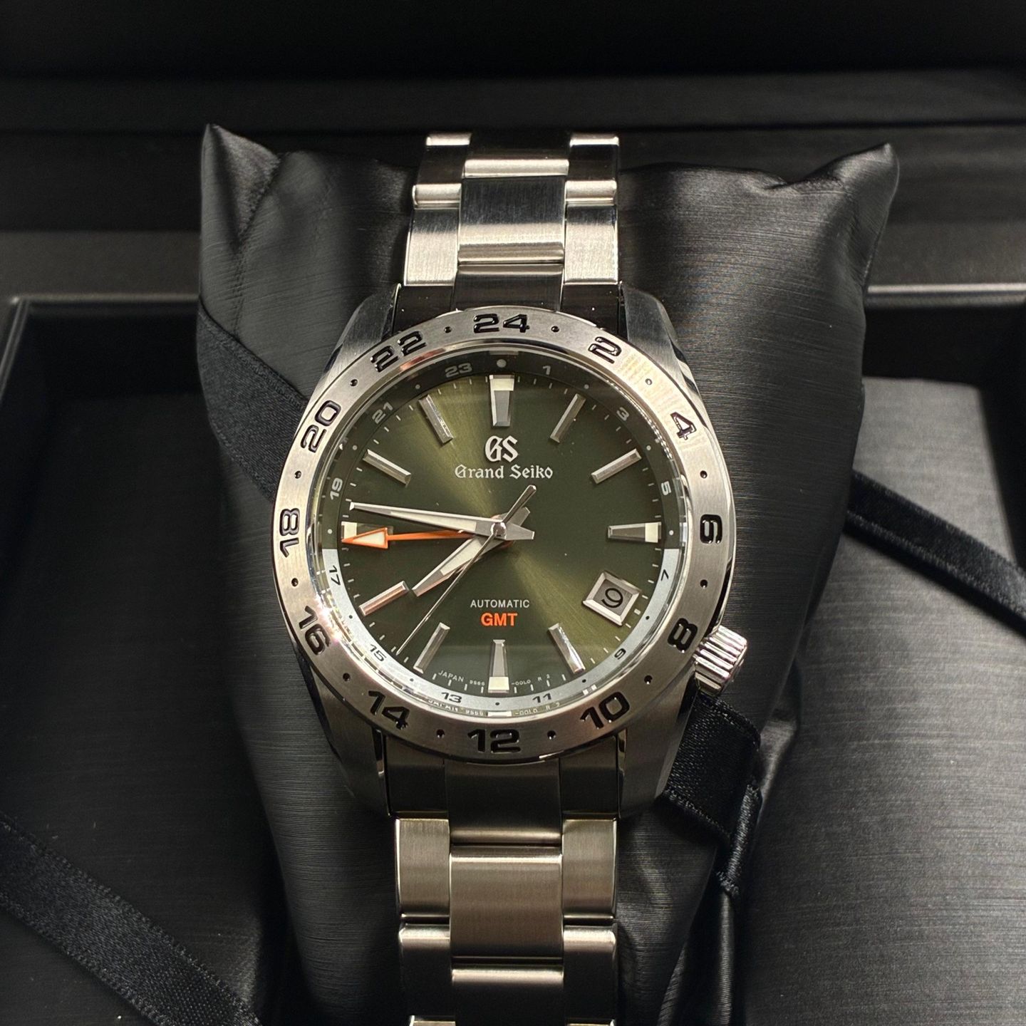 Grand Seiko Sport Collection SBGM247G (2025) - Groen wijzerplaat 41mm Staal (6/7)