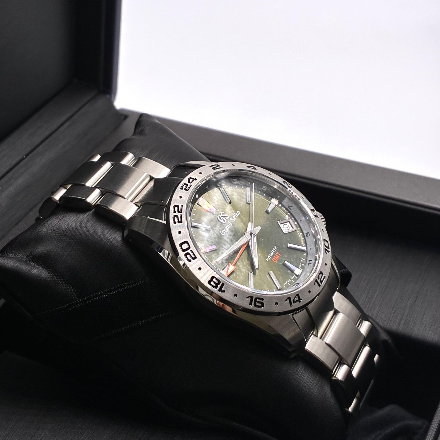 Grand Seiko Sport Collection SBGM247G (2025) - Groen wijzerplaat 41mm Staal (5/7)
