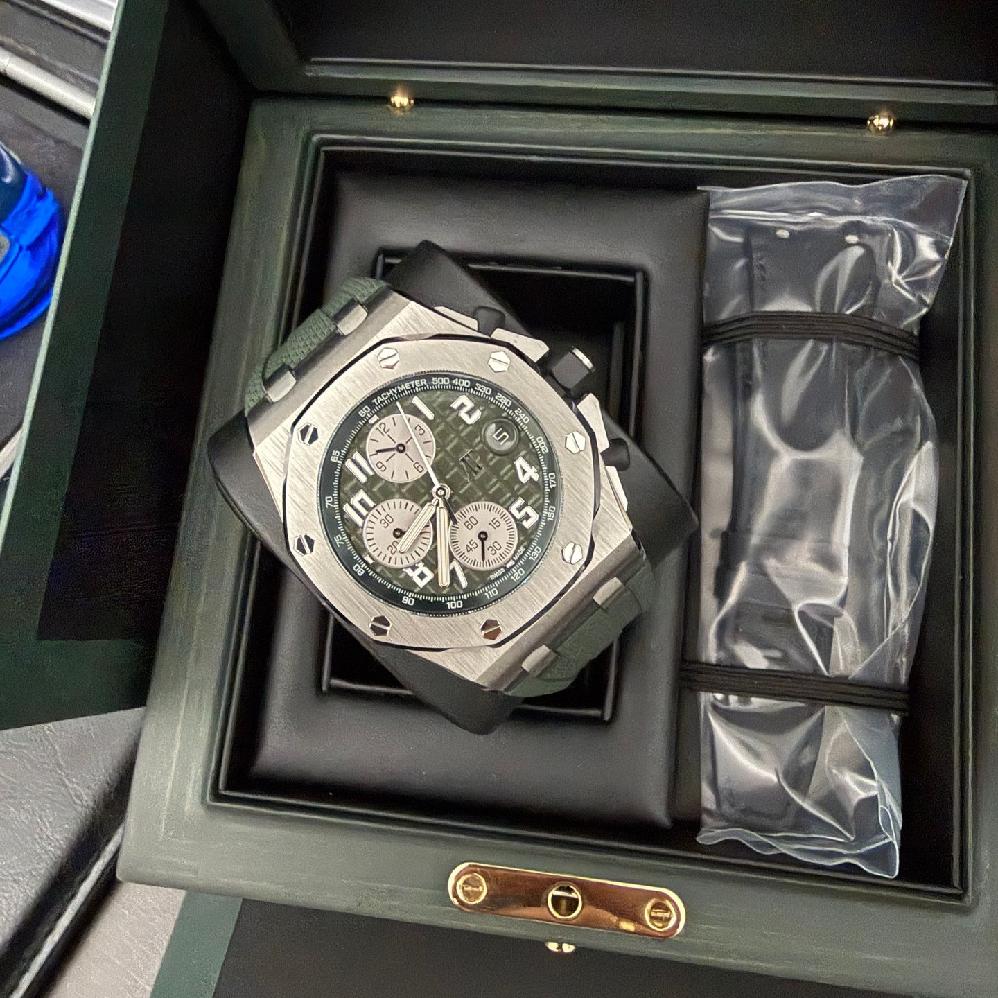 Audemars Piguet Royal Oak Offshore 26238TI.OO.A056CA.01 - (1/3)
