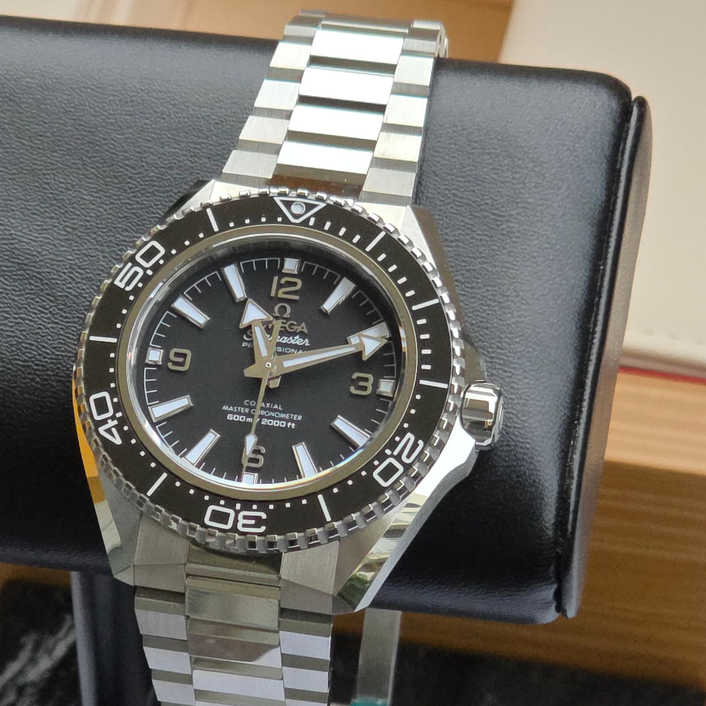Omega Seamaster Planet Ocean 217.30.42.21.01.001 (2026) - Zwart wijzerplaat 42mm Titanium (7/8)