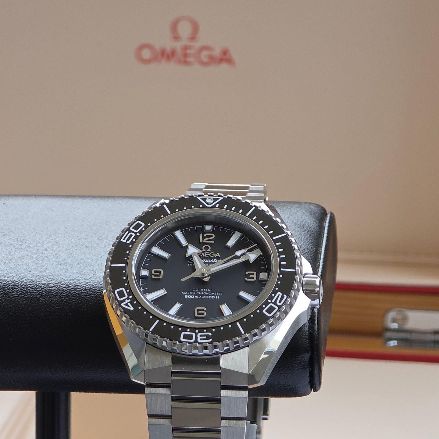 Omega Seamaster Planet Ocean 217.30.42.21.01.001 (2026) - Zwart wijzerplaat 42mm Titanium (6/8)