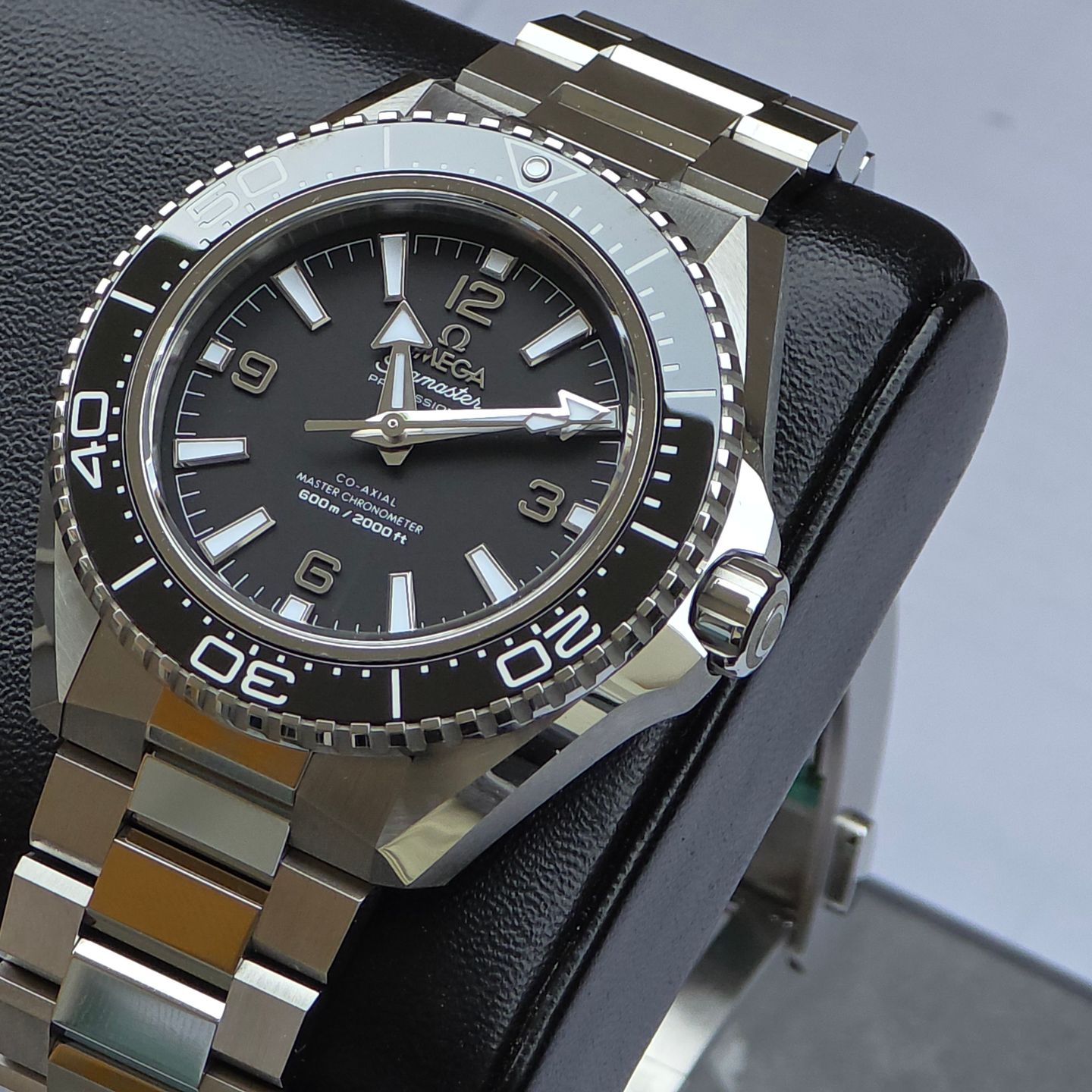 Omega Seamaster Planet Ocean 217.30.42.21.01.001 (2026) - Zwart wijzerplaat 42mm Titanium (1/8)