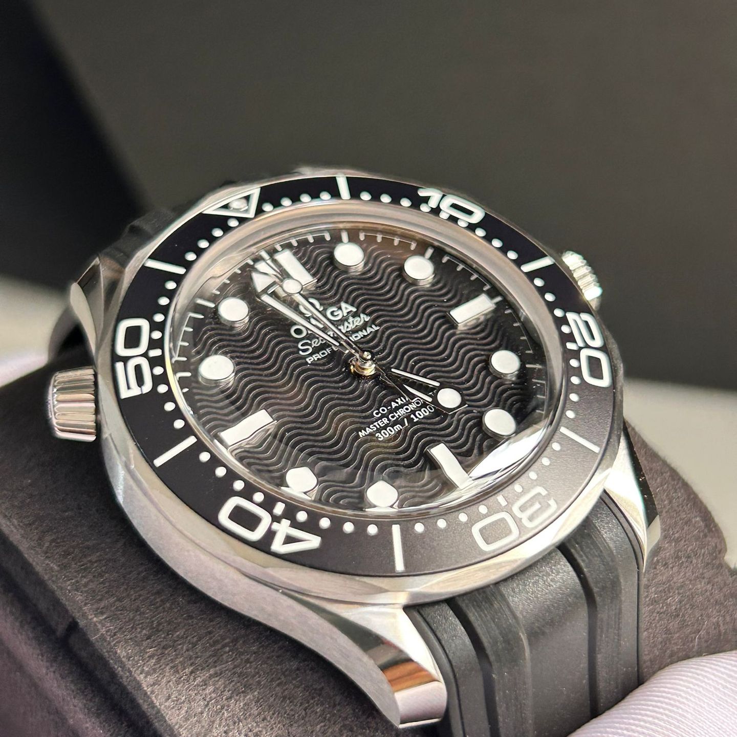 Omega Seamaster Diver 300 M 210.32.42.20.01.003 (2025) - Black dial 42 mm Steel case (3/8)