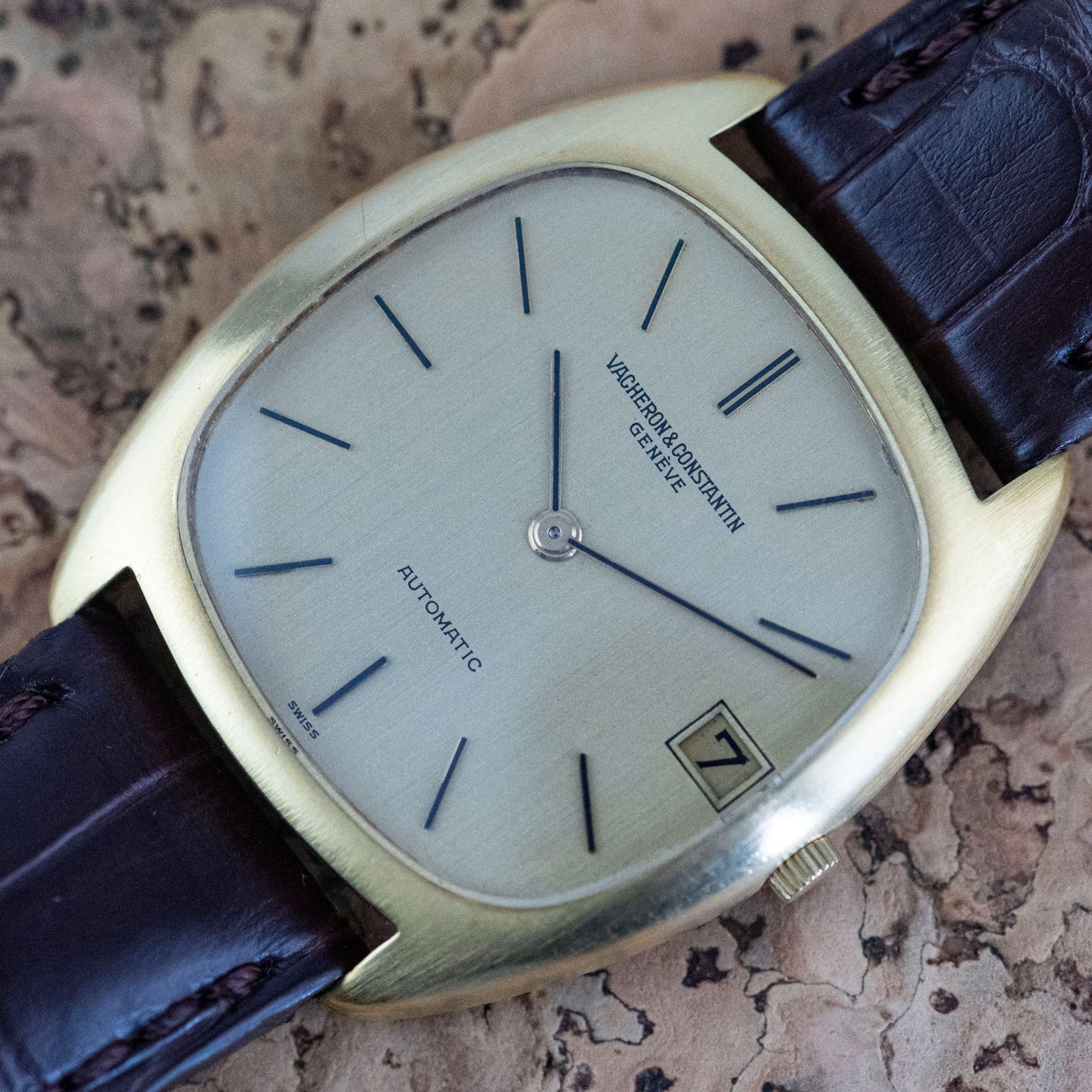 Vacheron Constantin Vintage 2020 (1971) - Champagne dial 38 mm Yellow Gold case (1/8)