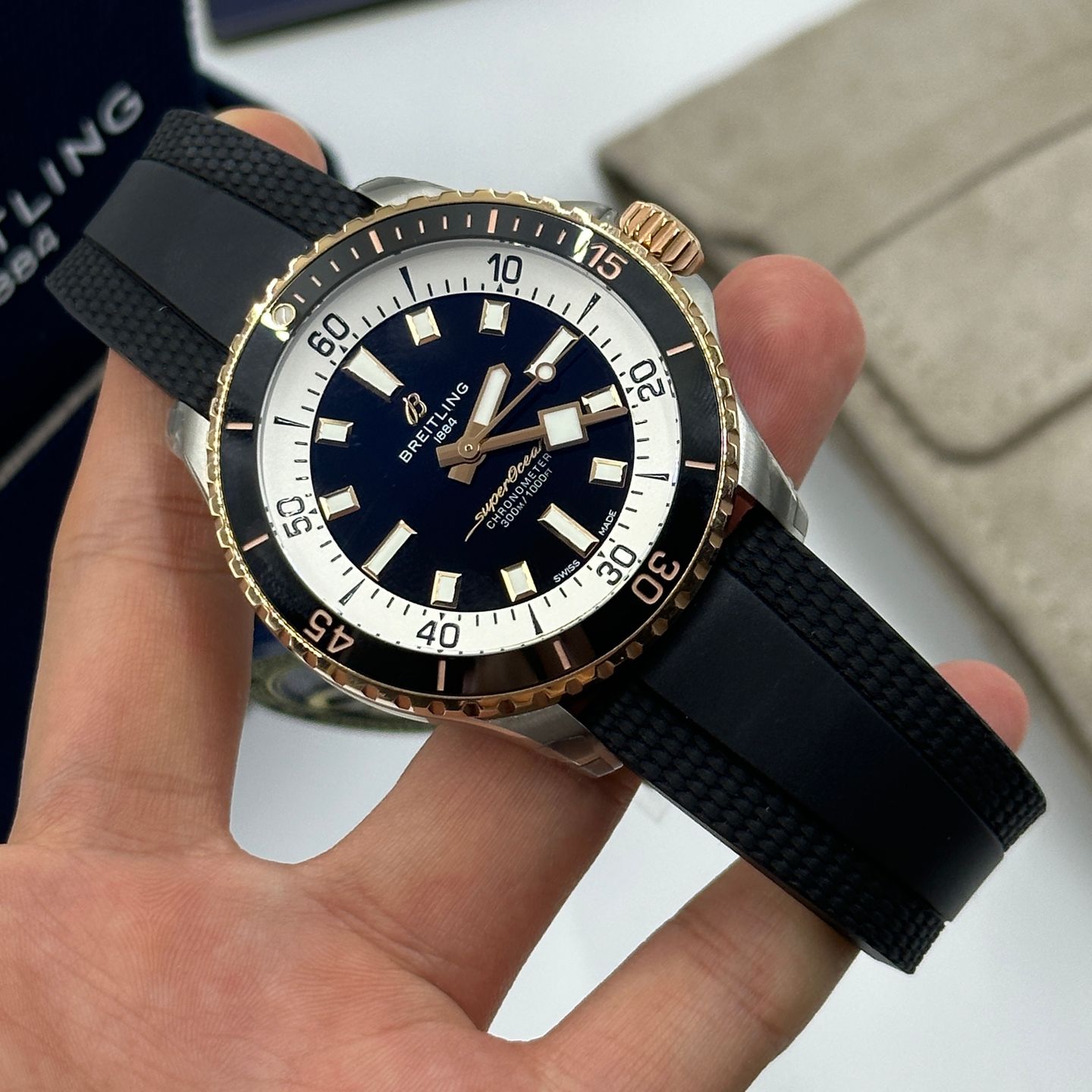 Breitling Superocean 42 U17375211B1S1 (2023) - Zwart wijzerplaat 42mm Goud/Staal (7/8)