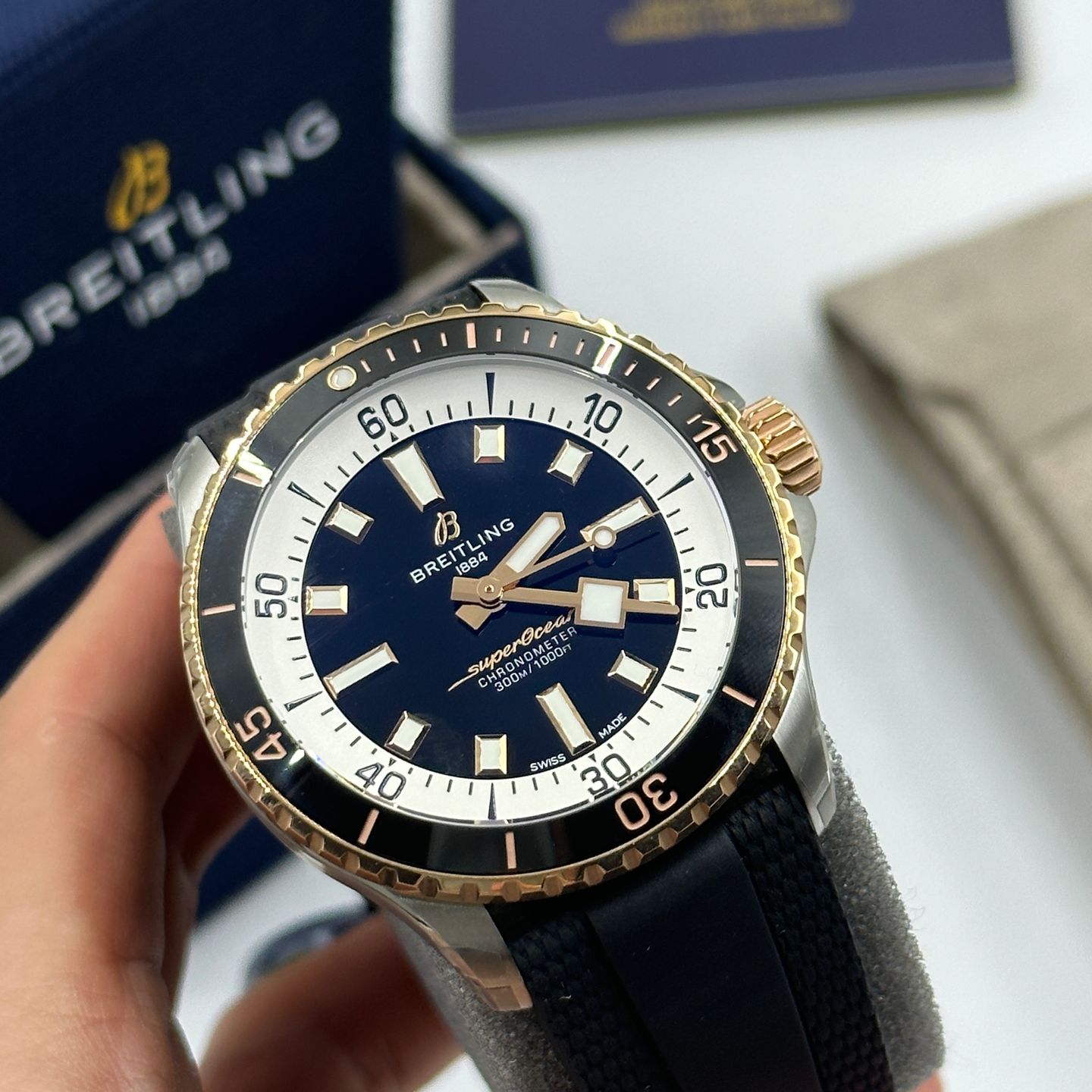 Breitling Superocean 42 U17375211B1S1 (2023) - Zwart wijzerplaat 42mm Goud/Staal (4/8)