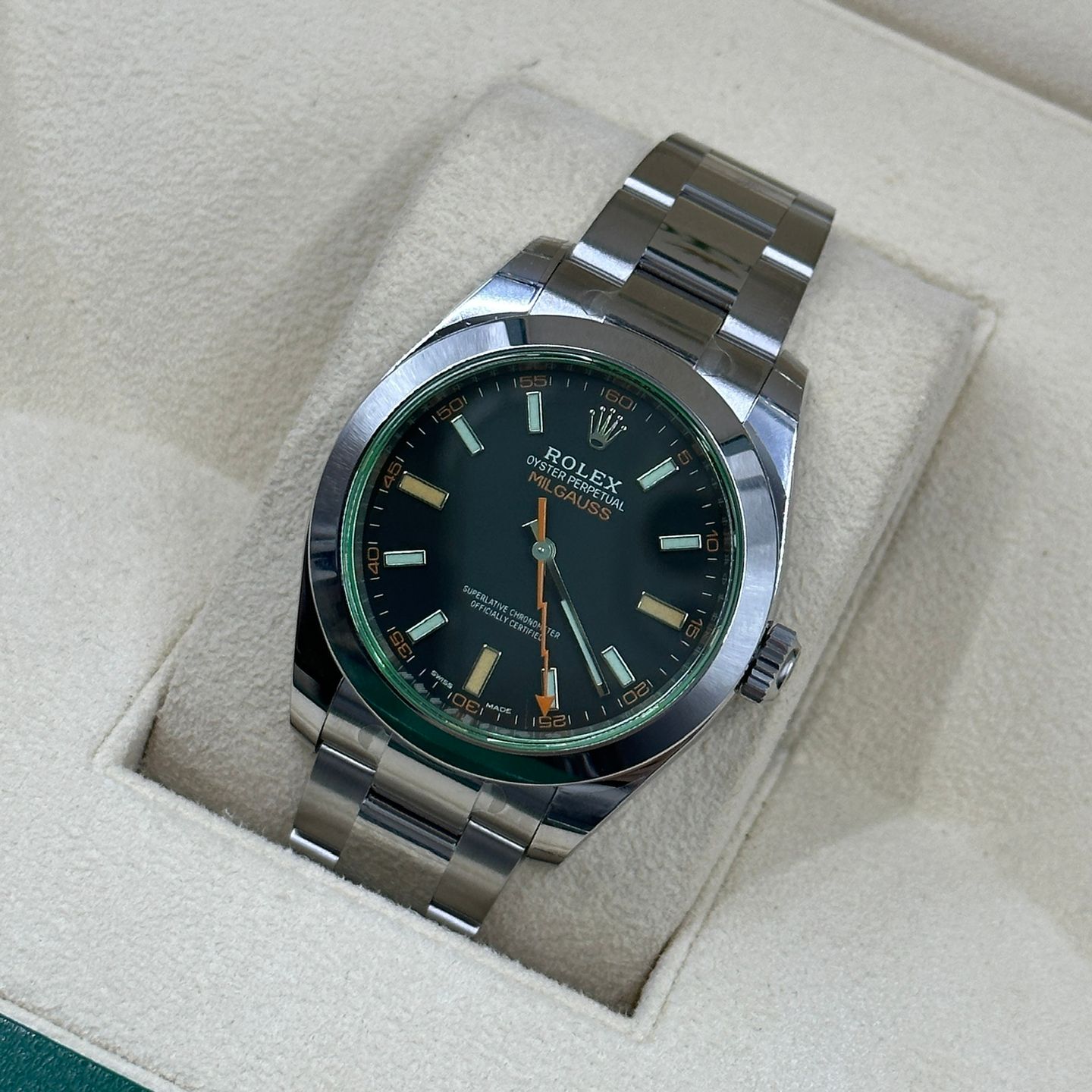 Rolex Milgauss 116400GV (2023) - Black dial 40 mm Steel case (4/8)