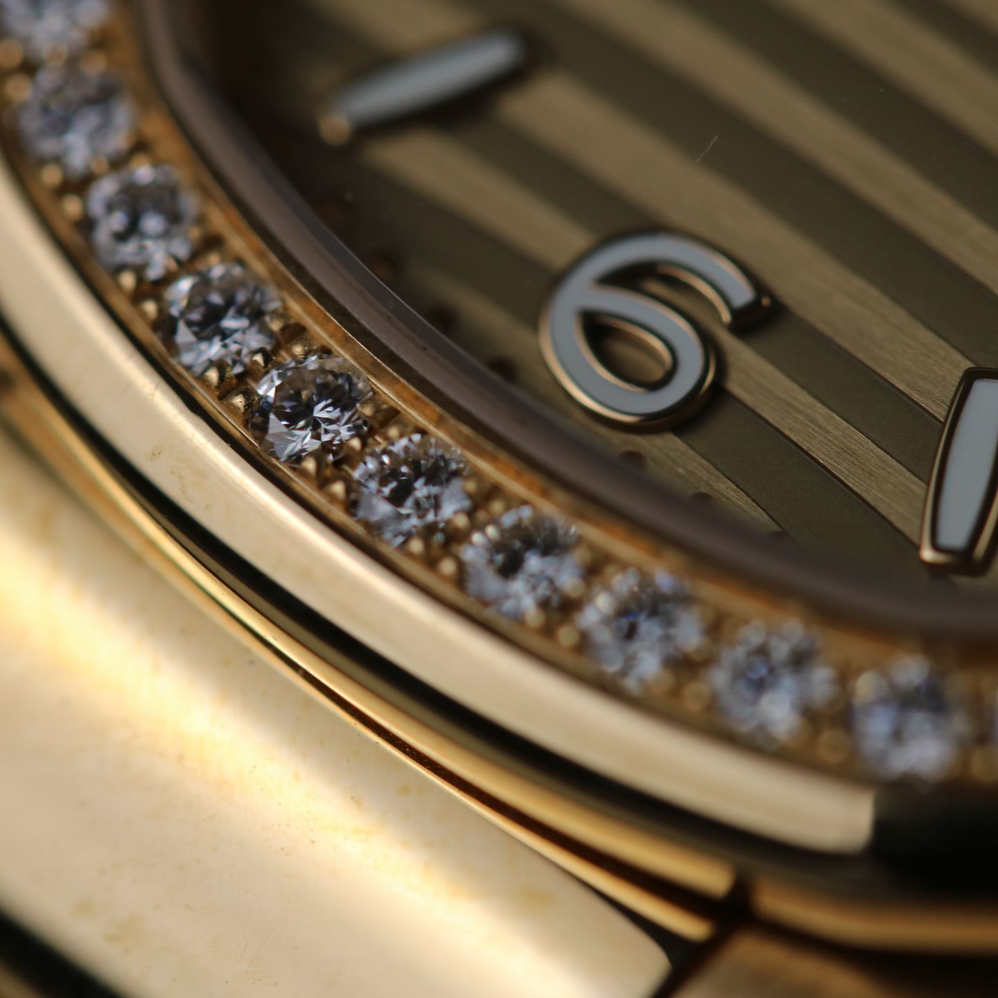 Patek Philippe Nautilus 7010R-012 (2022) - Gold dial 32 mm Rose Gold case (7/8)
