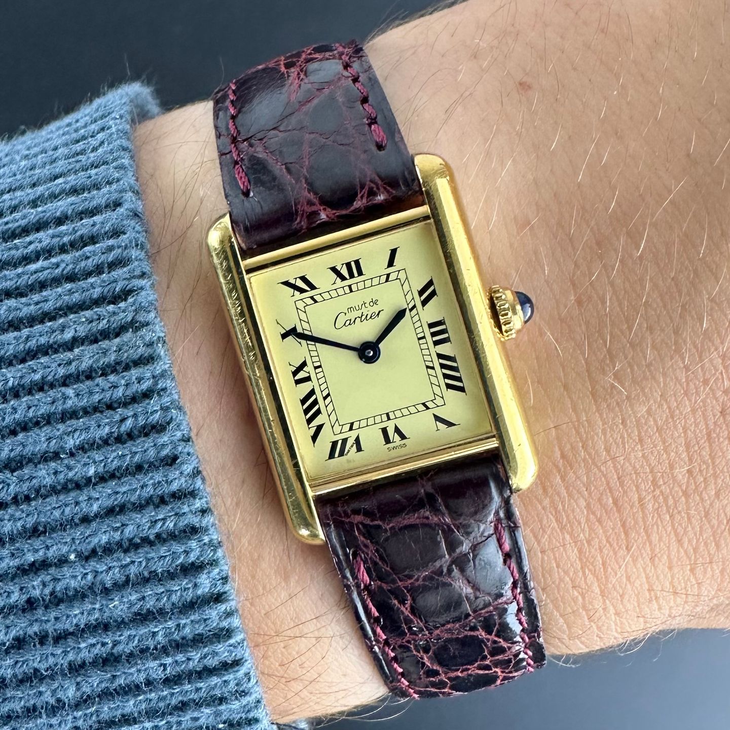 Cartier Tank 5057001 (1990) - Champagne dial 20 mm Gold/Steel case (2/8)