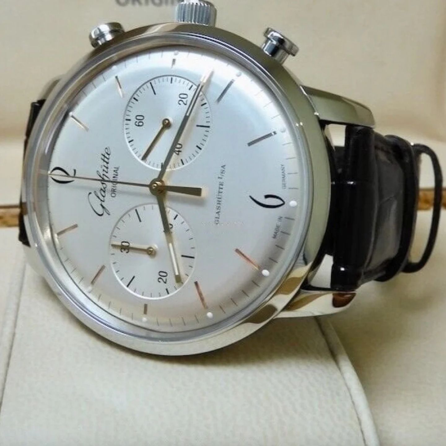 Glashütte Original Sixties Chronograph 1-39-34-03-22-04 (2023) - Silver dial 42 mm Steel case (1/1)