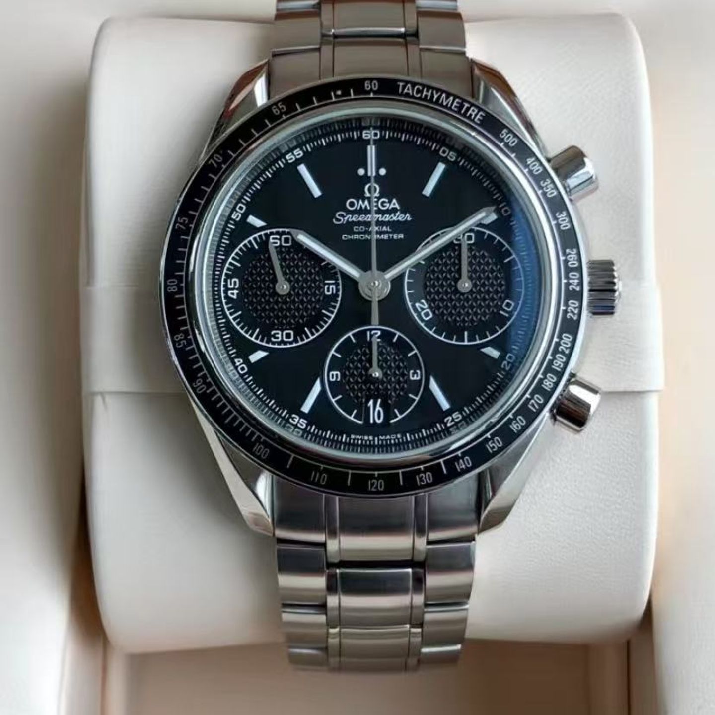 Omega Speedmaster Racing 326.30.40.50.01.001 (2025) - Black dial 40 mm Steel case (1/8)
