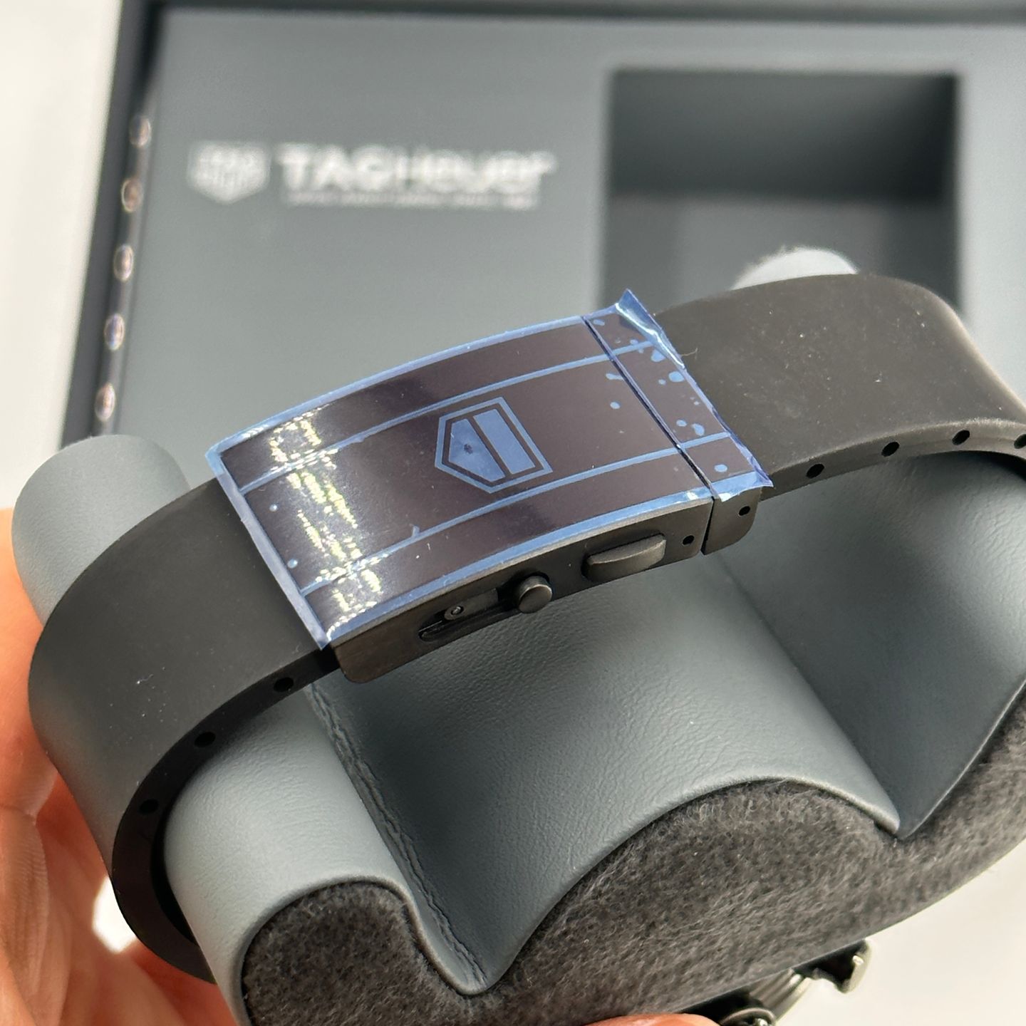 TAG Heuer Carrera CBU2082.FT6275 (2025) - Transparent dial 44 mm Titanium case (7/8)