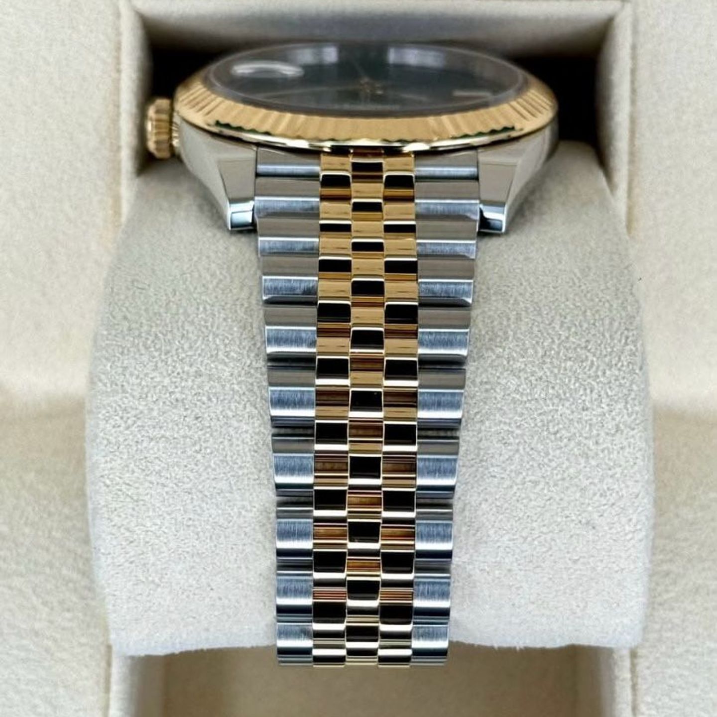 Rolex Datejust 41 126333 (2025) - Unknown dial 41 mm Gold/Steel case (2/4)