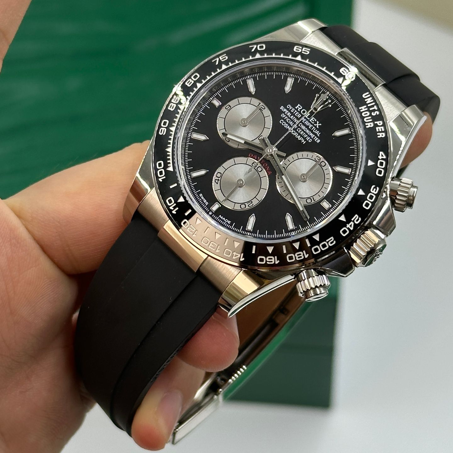 Rolex Daytona 126519LN (2024) - Black dial 40 mm White Gold case (6/8)