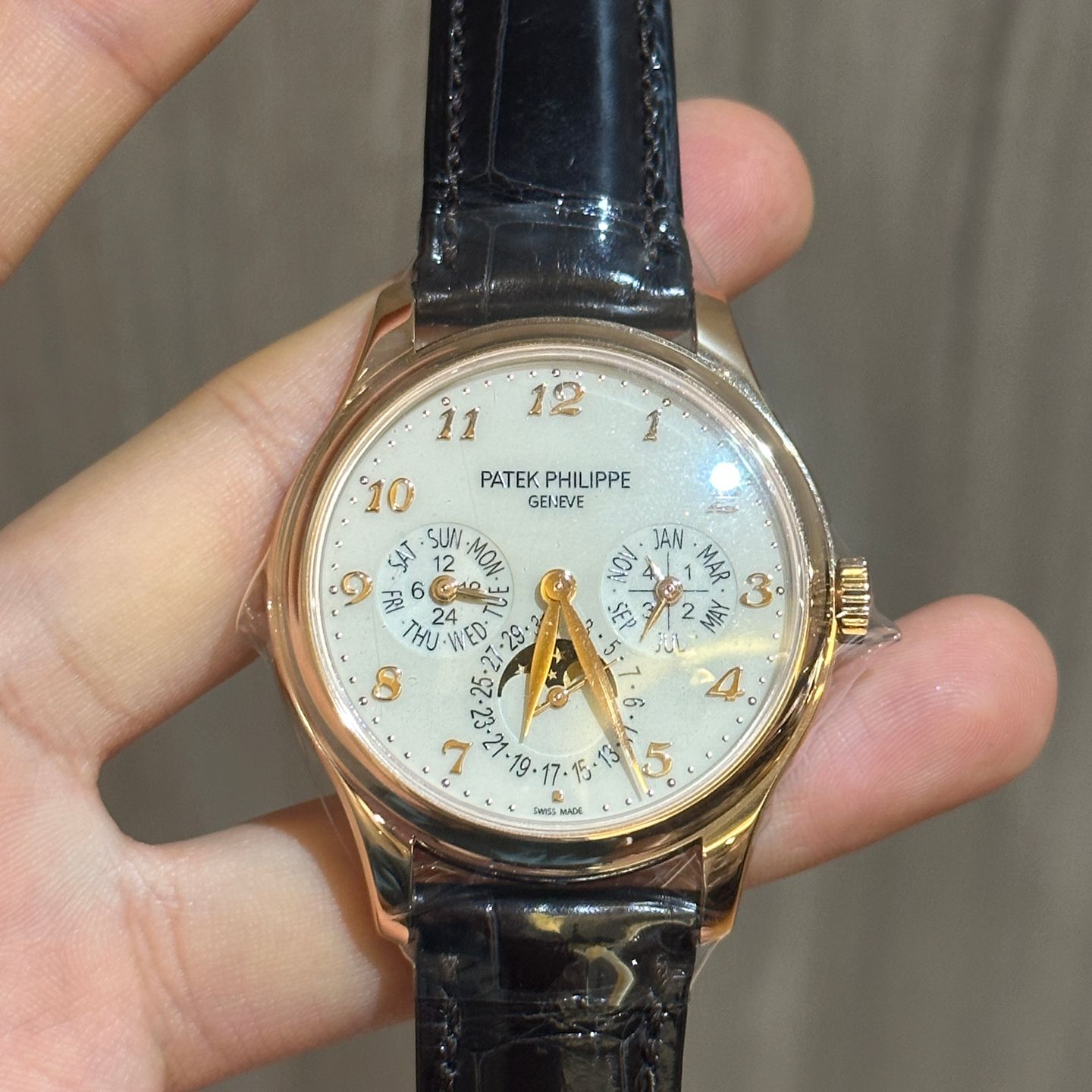 Patek Philippe Perpetual Calendar 5327R-001 - (1/8)