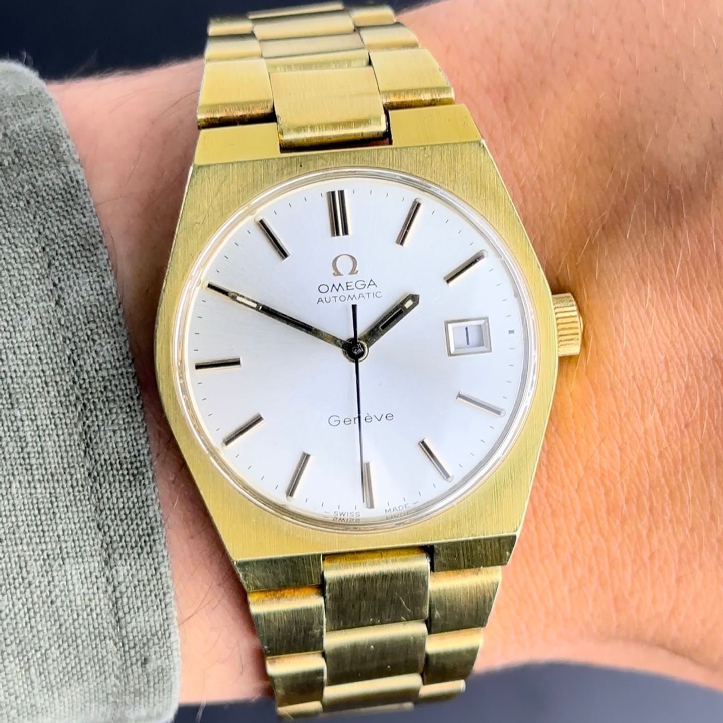 Omega Genève 166.099 (1971) - White dial 35 mm Gold/Steel case (2/8)