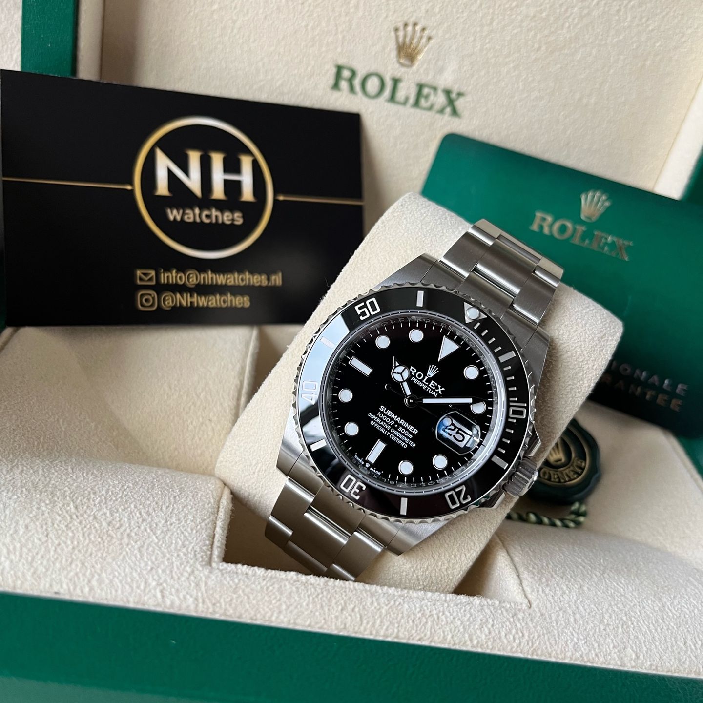 Rolex Submariner Date 126610LN (2023) - Zwart wijzerplaat 41mm Staal (3/8)