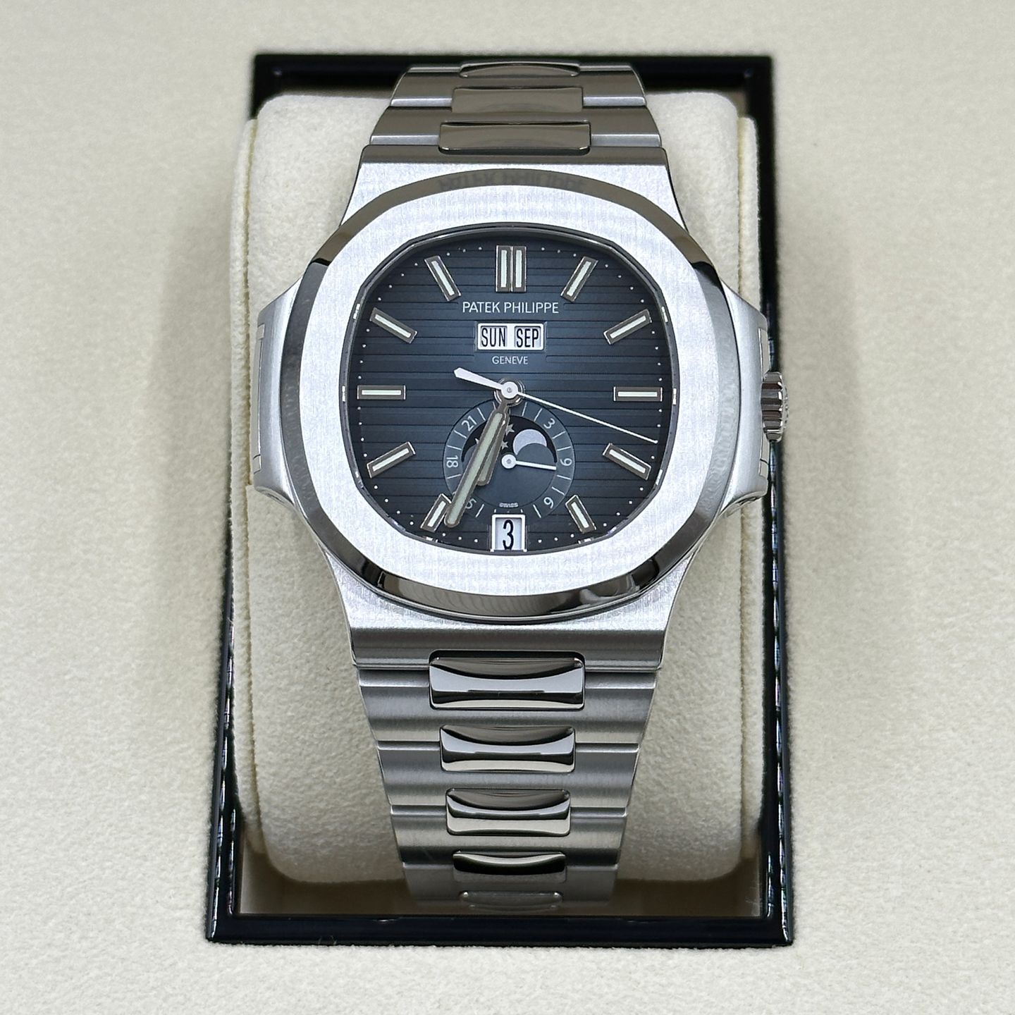 Patek Philippe Nautilus 5726/1A-014 - (3/8)