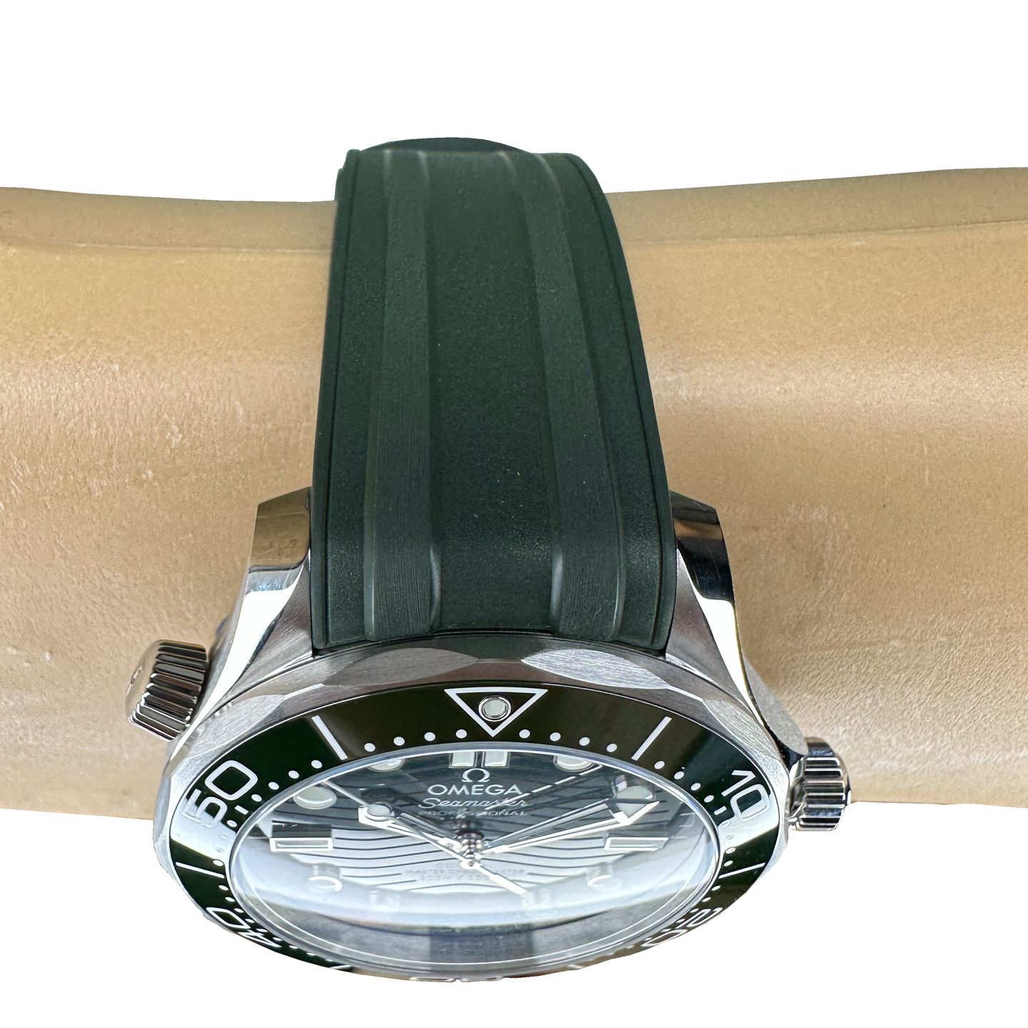 Omega Seamaster Diver 300 M 210.32.42.20.10.001 (2024) - Green dial 42 mm Steel case (7/8)