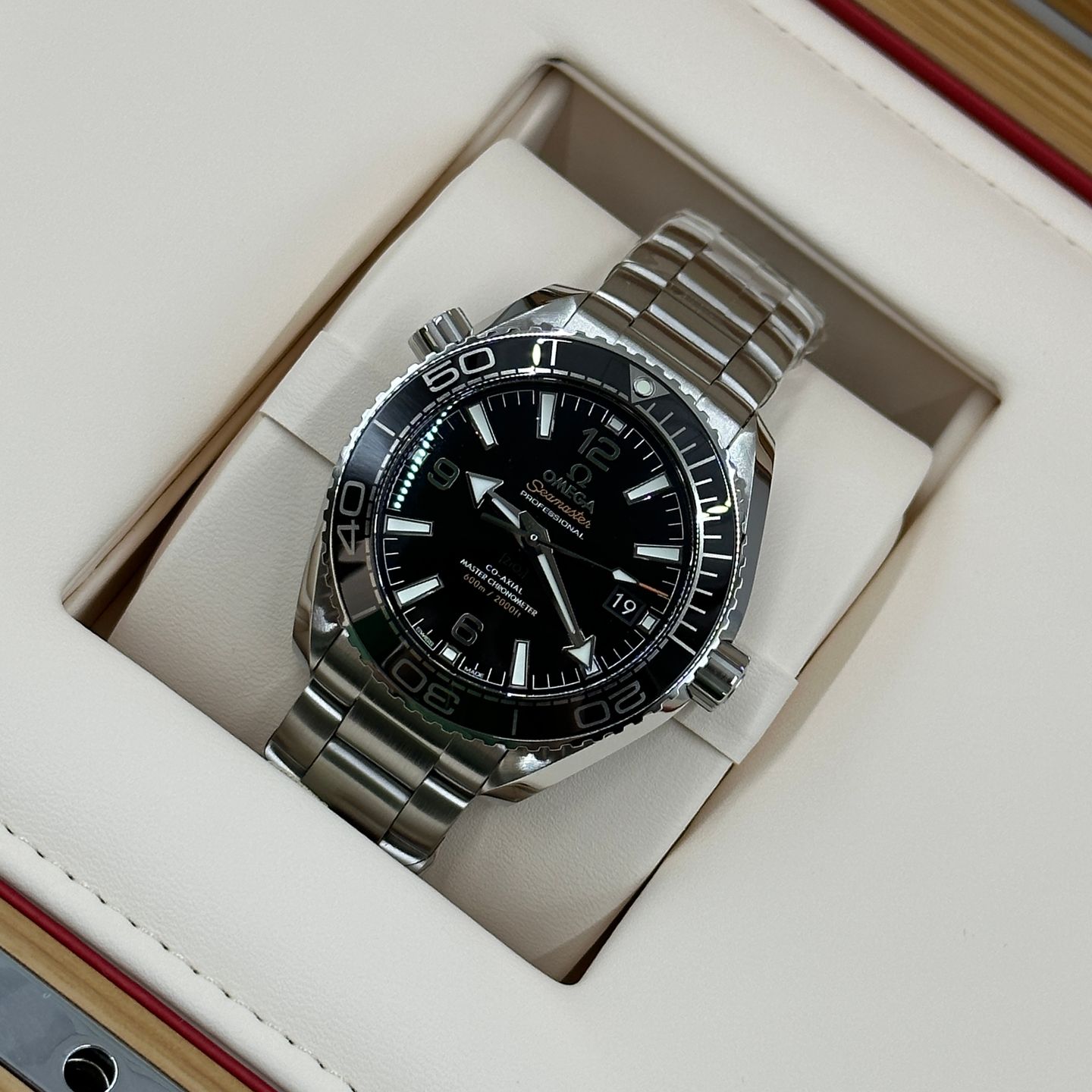 Omega Seamaster Planet Ocean 215.30.40.20.01.001 (2023) - Zwart wijzerplaat 40mm Staal (3/8)