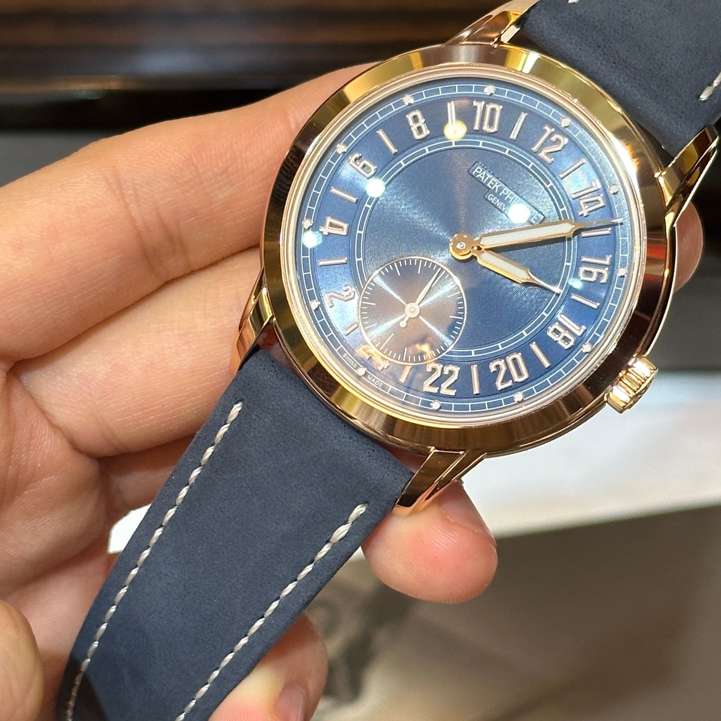 Patek Philippe Travel Time 5224R-001 (2024) - Blauw wijzerplaat 42mm Roségoud (6/8)