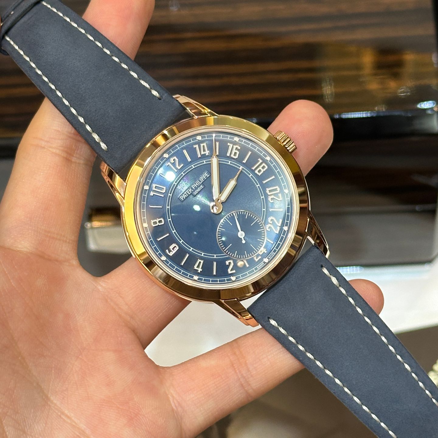 Patek Philippe Travel Time 5224R-001 (2024) - Blauw wijzerplaat 42mm Roségoud (7/8)