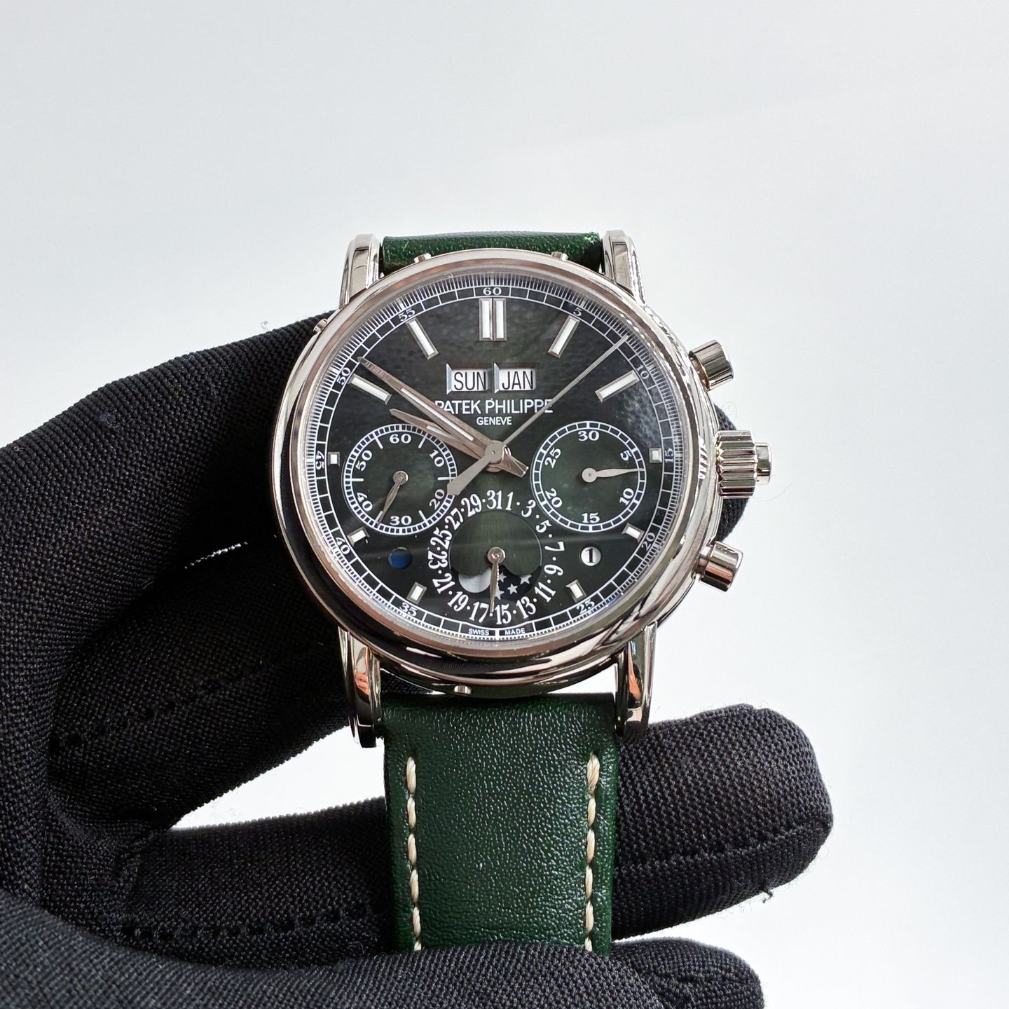 Patek Philippe Perpetual Calendar Chronograph 5204G-001 (2022) - Green dial 40 mm White Gold case (6/6)