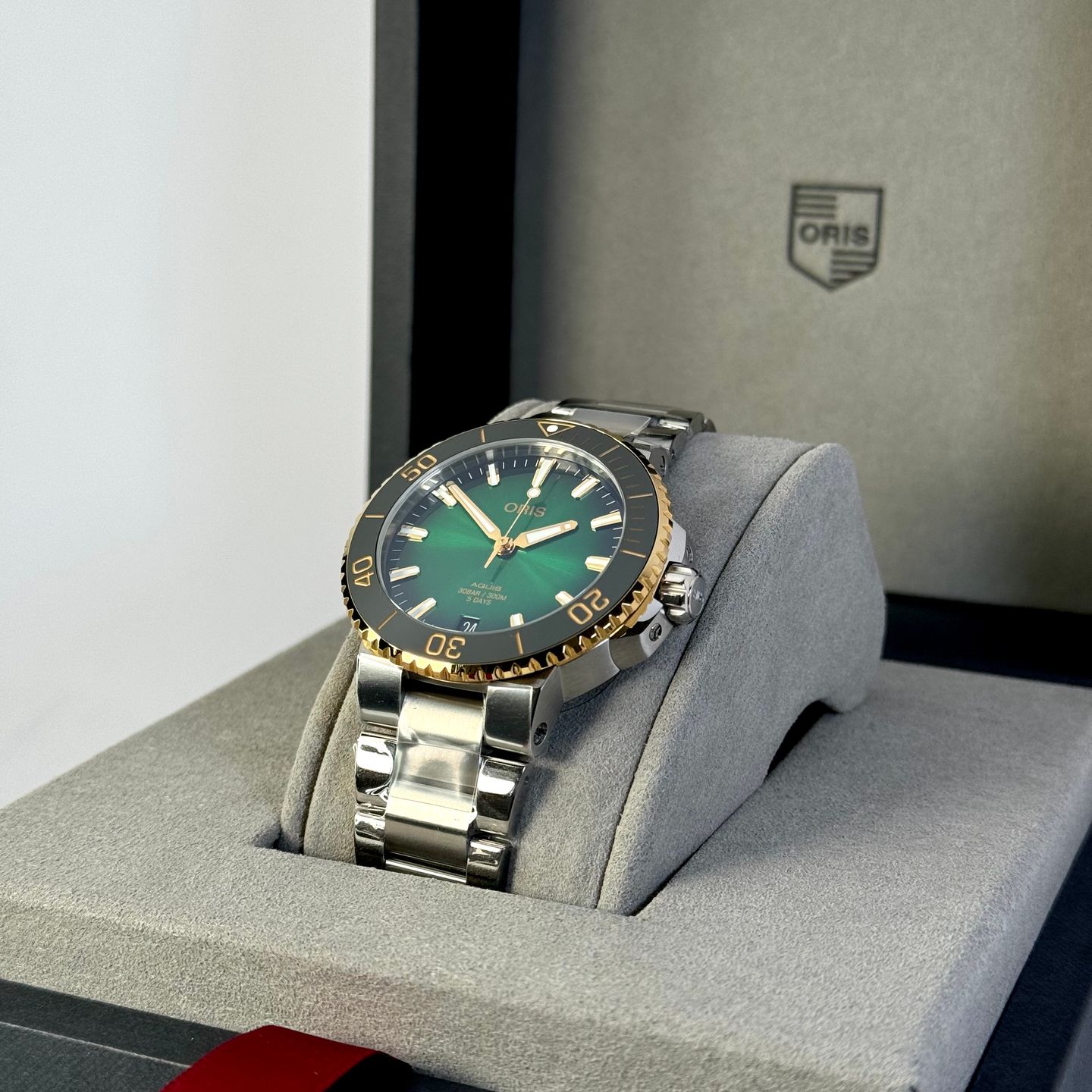 Oris Aquis Date 01 400 7769 6357-07 8 22 09PEB (2023) - Groen wijzerplaat 42mm Goud/Staal (3/8)